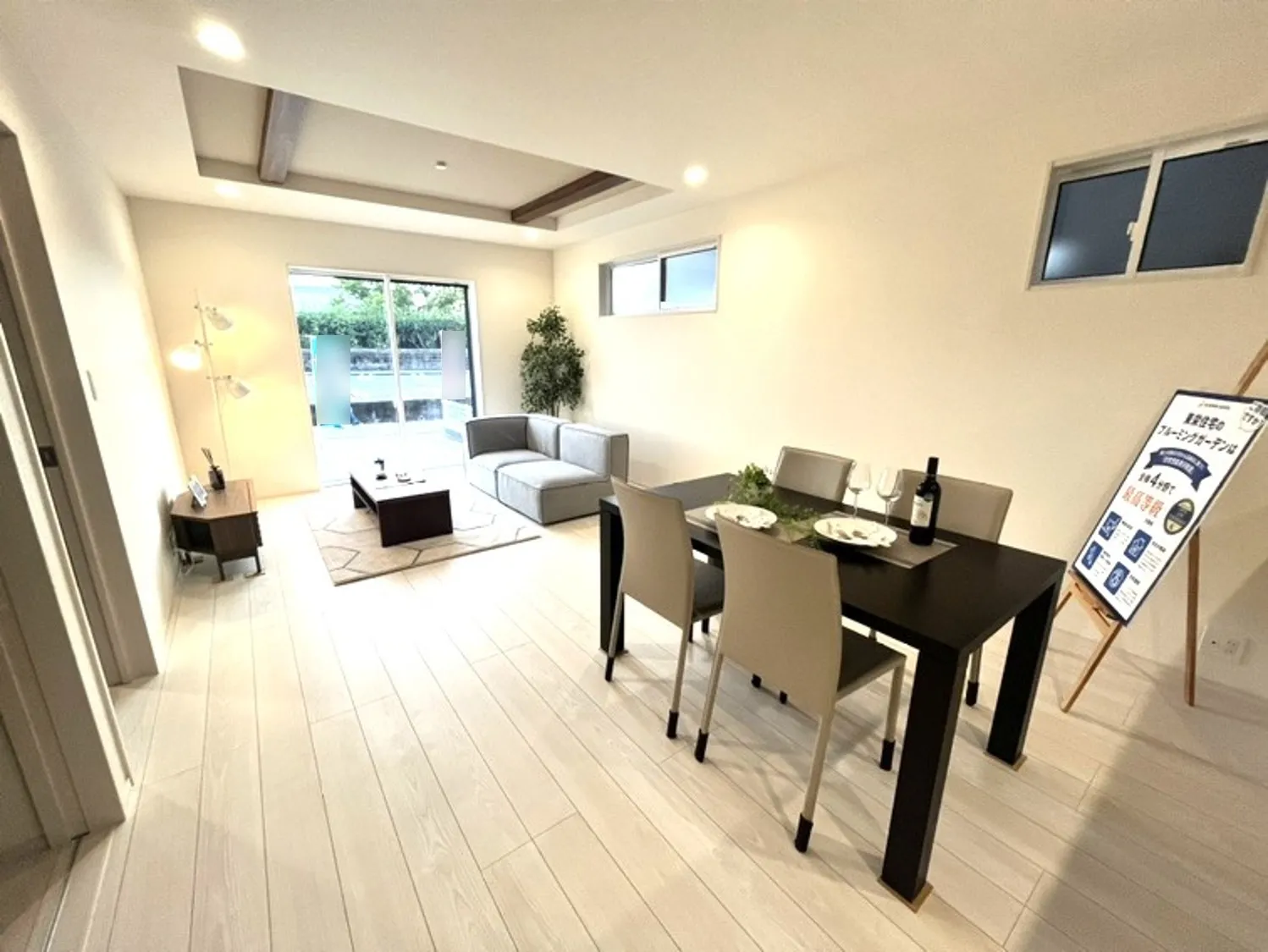 ☆2号棟　リビング(モデル家具)☆