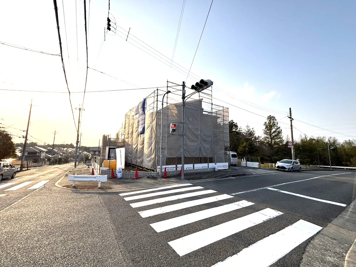 【現地写真(前面道路)】