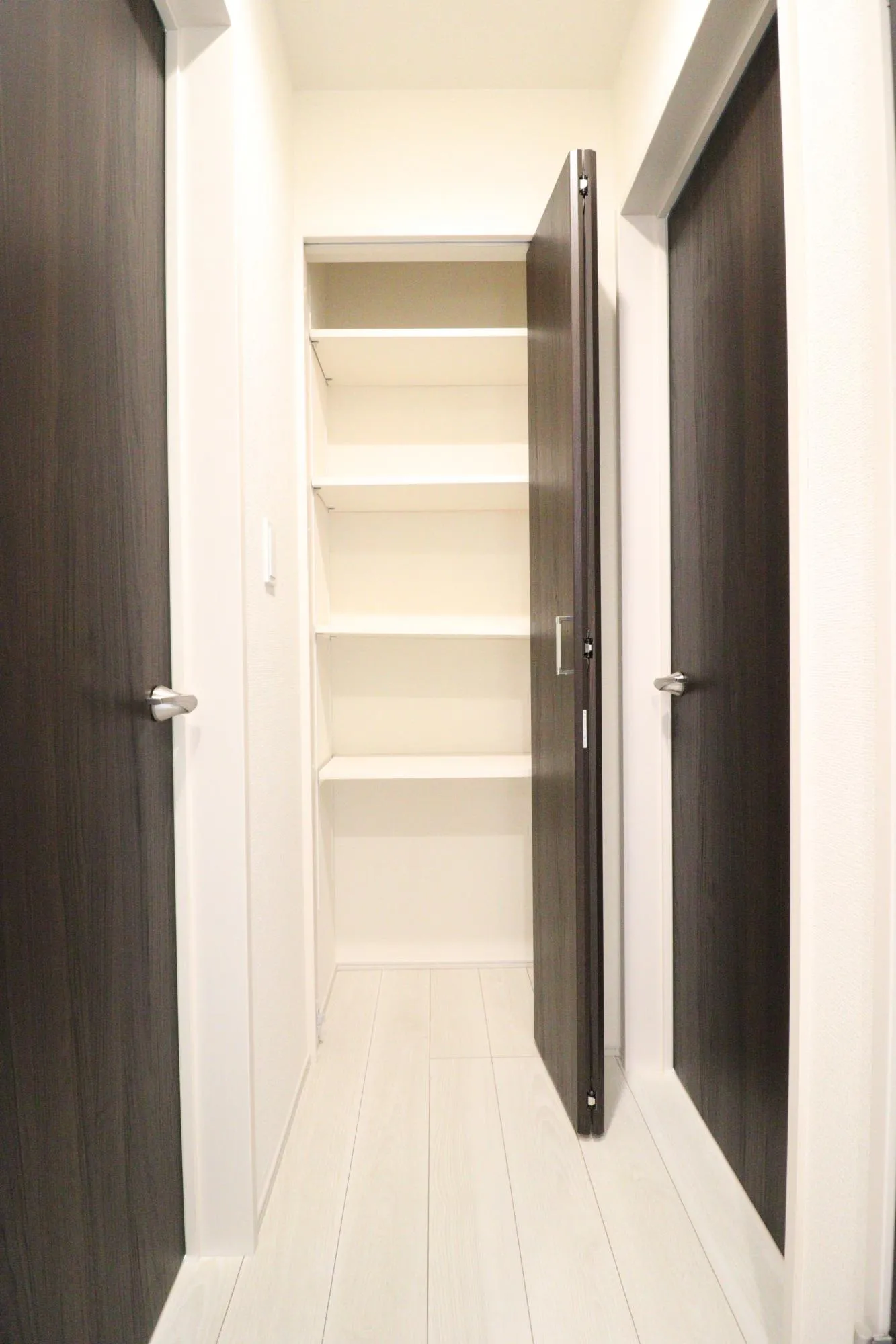 【2号棟】2階廊下収納