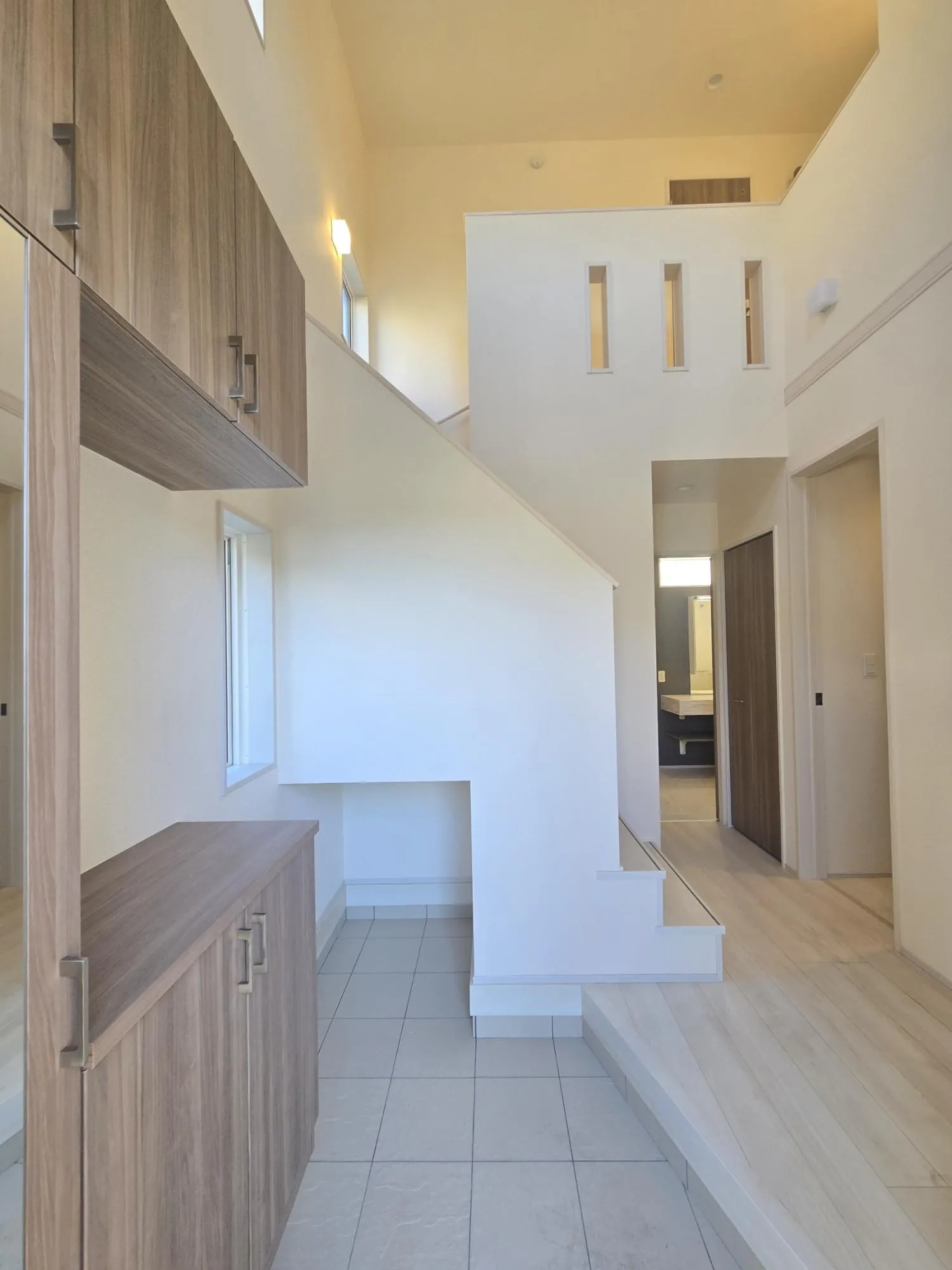 1号棟　玄関　R7.11.22