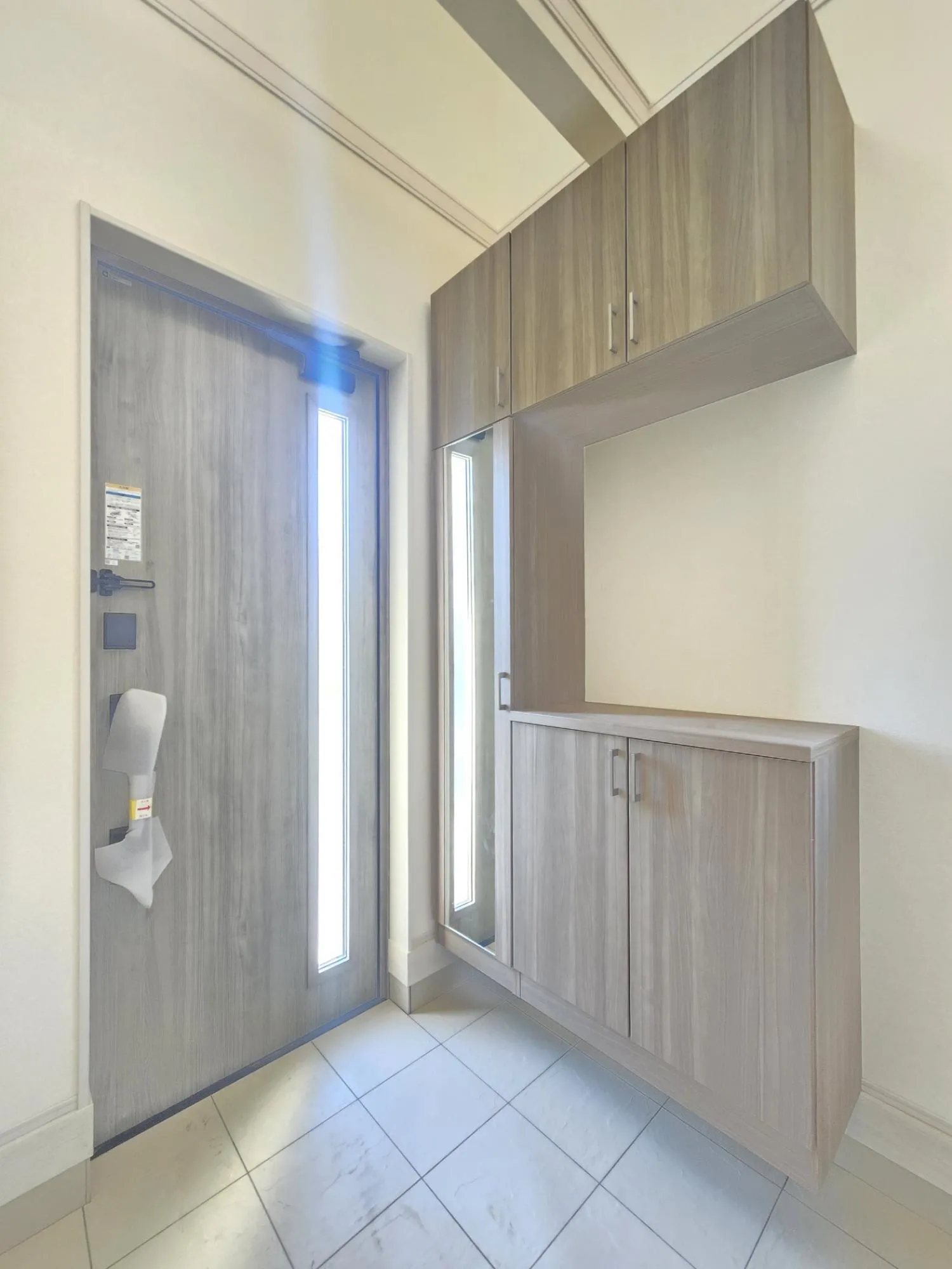 1号棟　玄関　R7.11.22