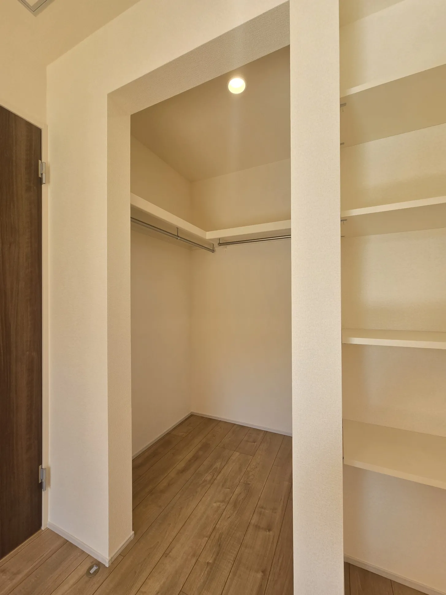 2号棟　ウォークインクローゼット　R7.11.22