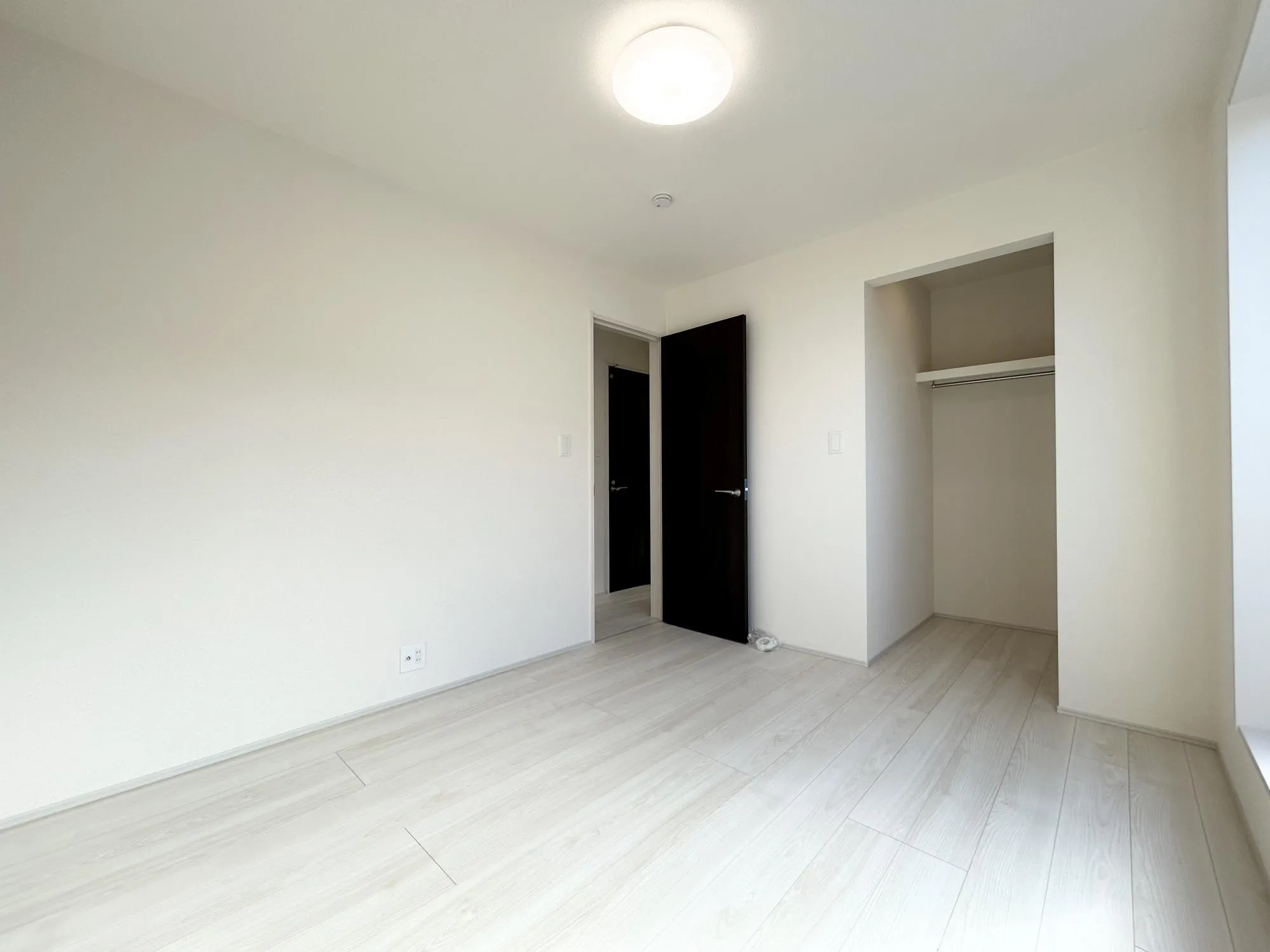 収納付き全居室なのでとても便利な仕様です♪お洋服がたくさんのご家族も安心です☆