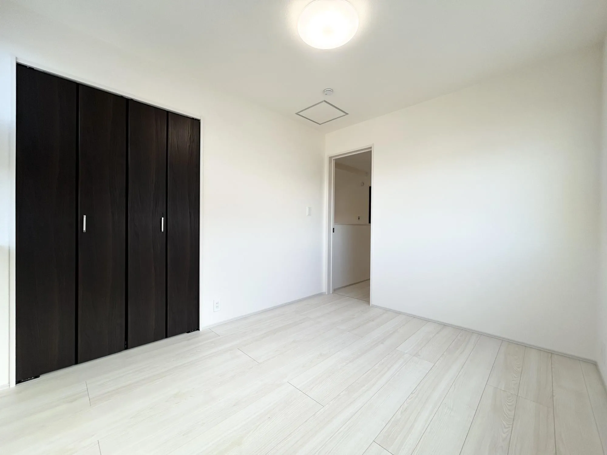 収納付き全居室なのでとても便利な仕様です♪お洋服がたくさんのご家族も安心です☆