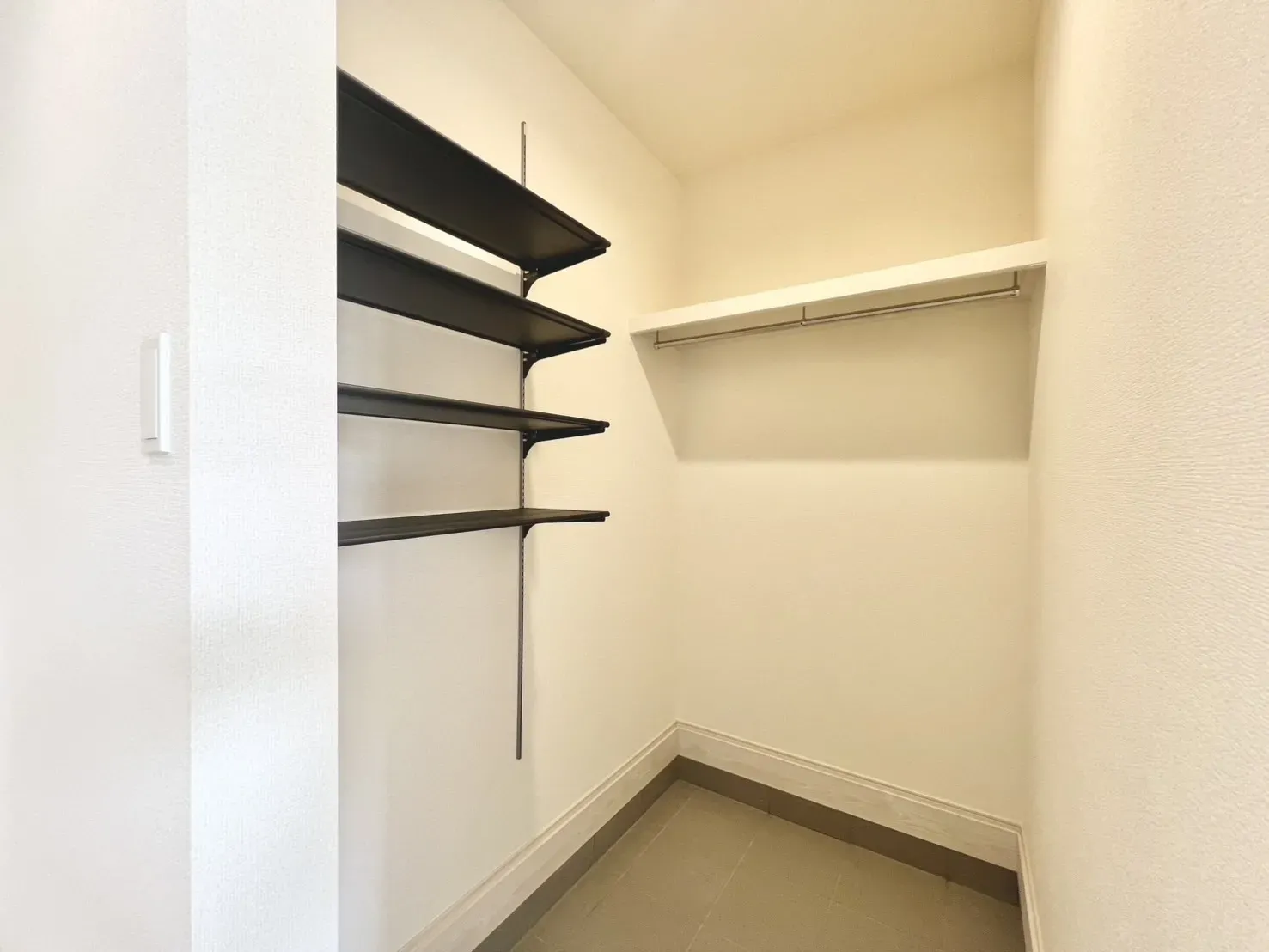 【2号棟】玄関土間収納
