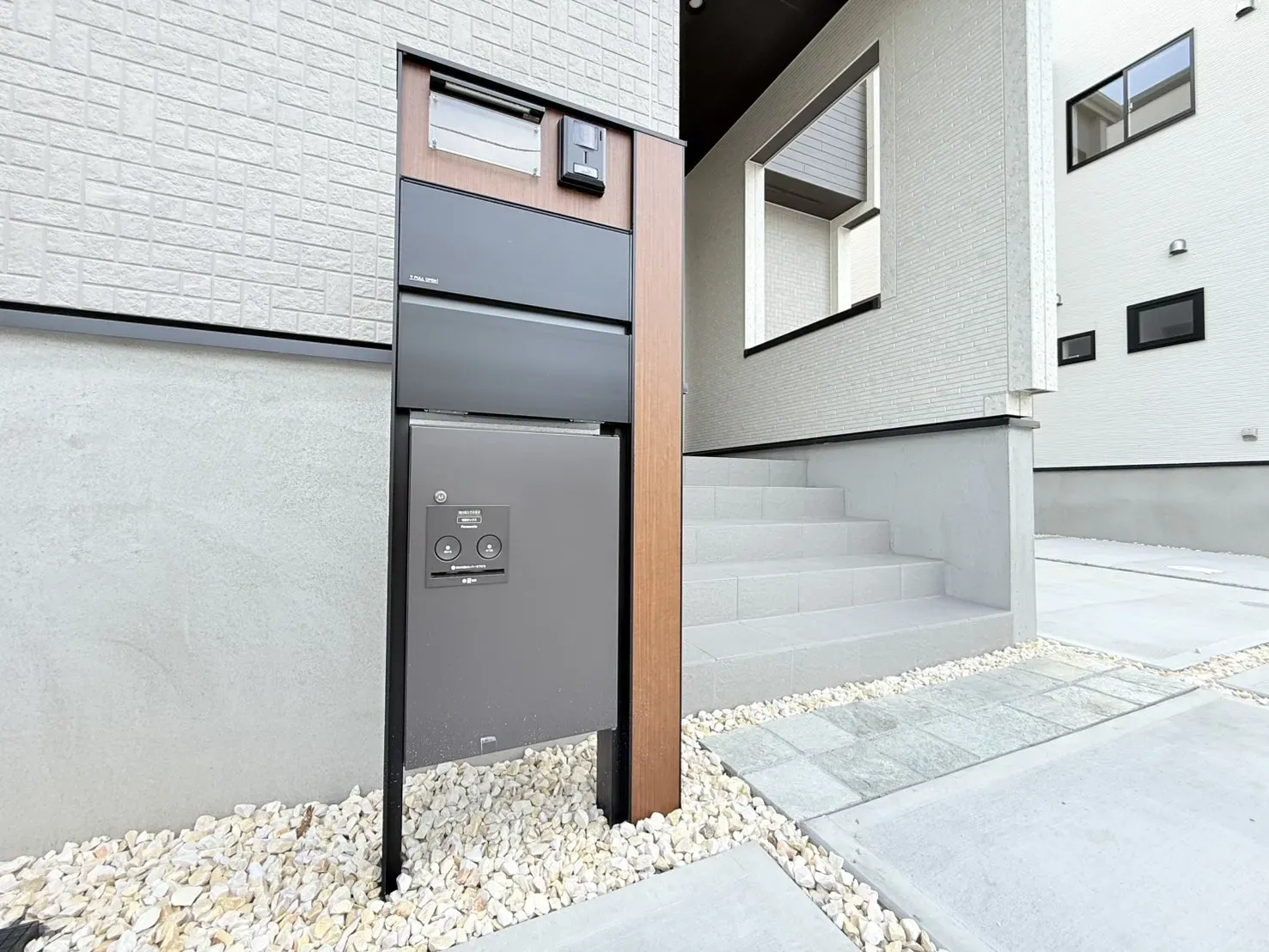 【1・2号棟共通】宅配BOX付き門柱