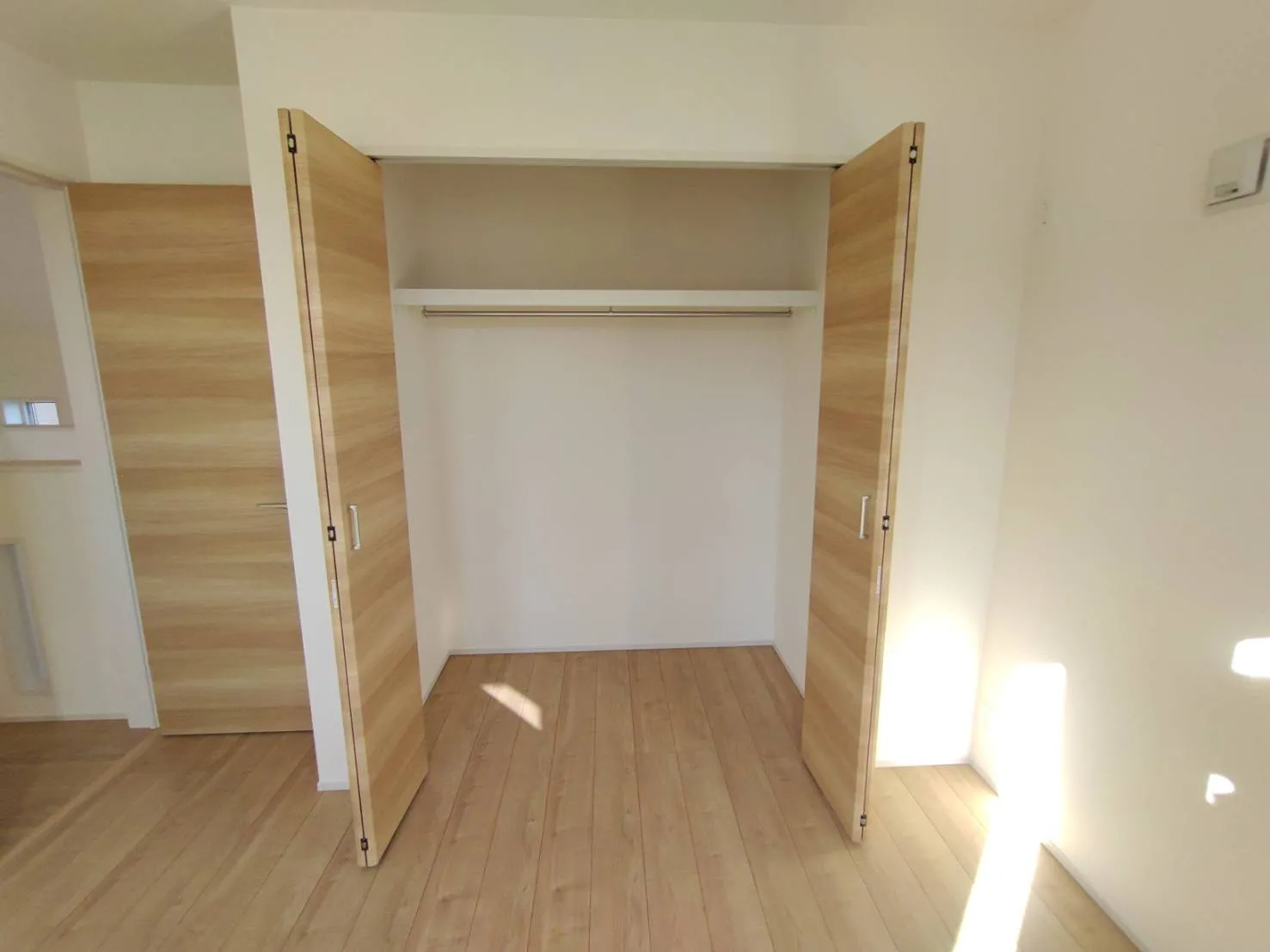 東側洋室5.25帖収納