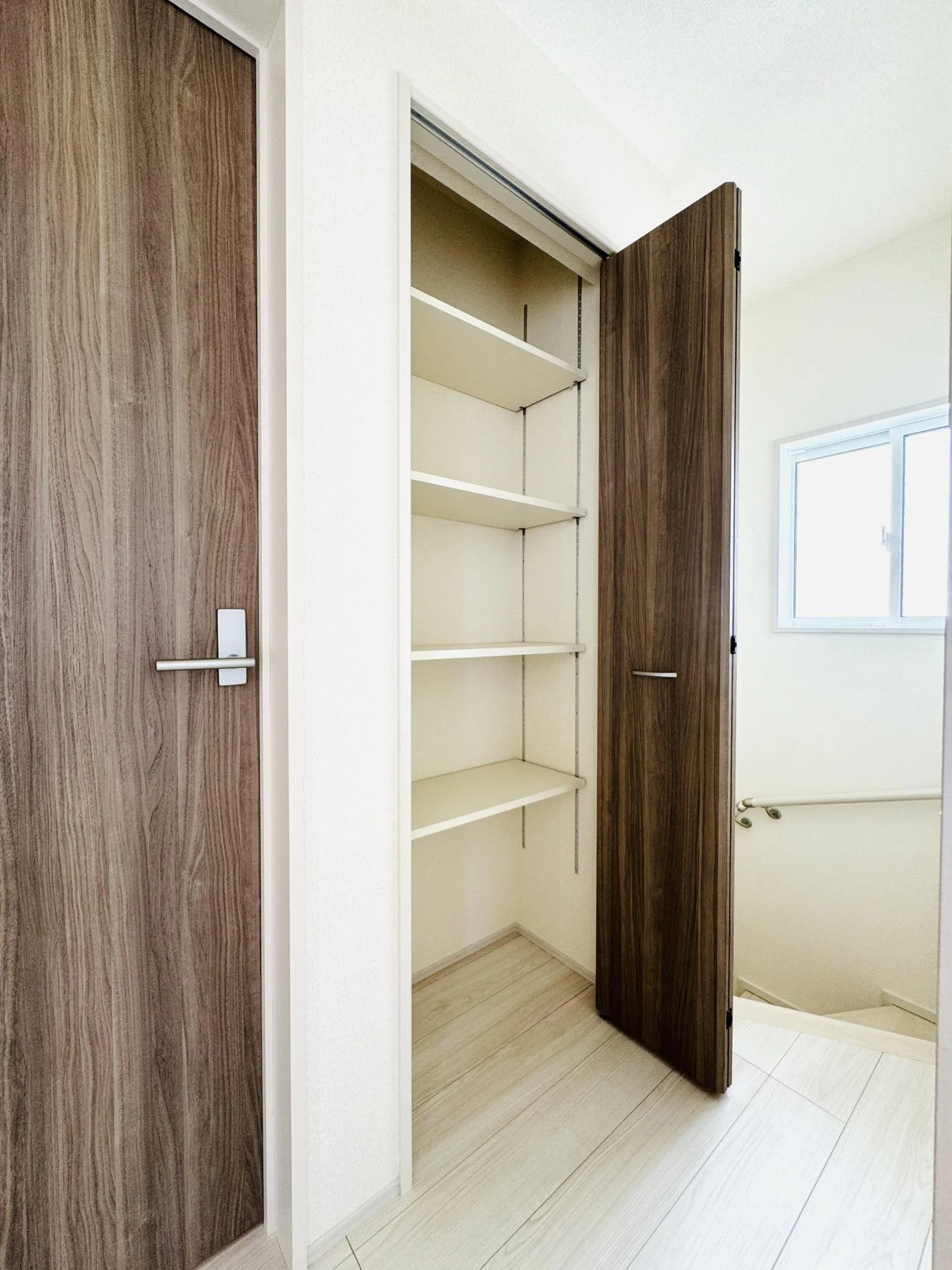 【2階廊下収納】