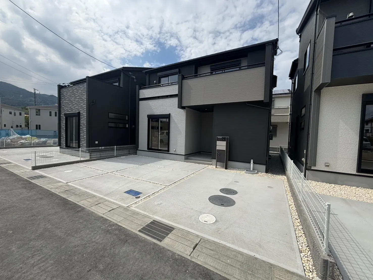 生駒市中菜畑の「ブルーミングガーデン 生駒市中菜畑2丁目6棟