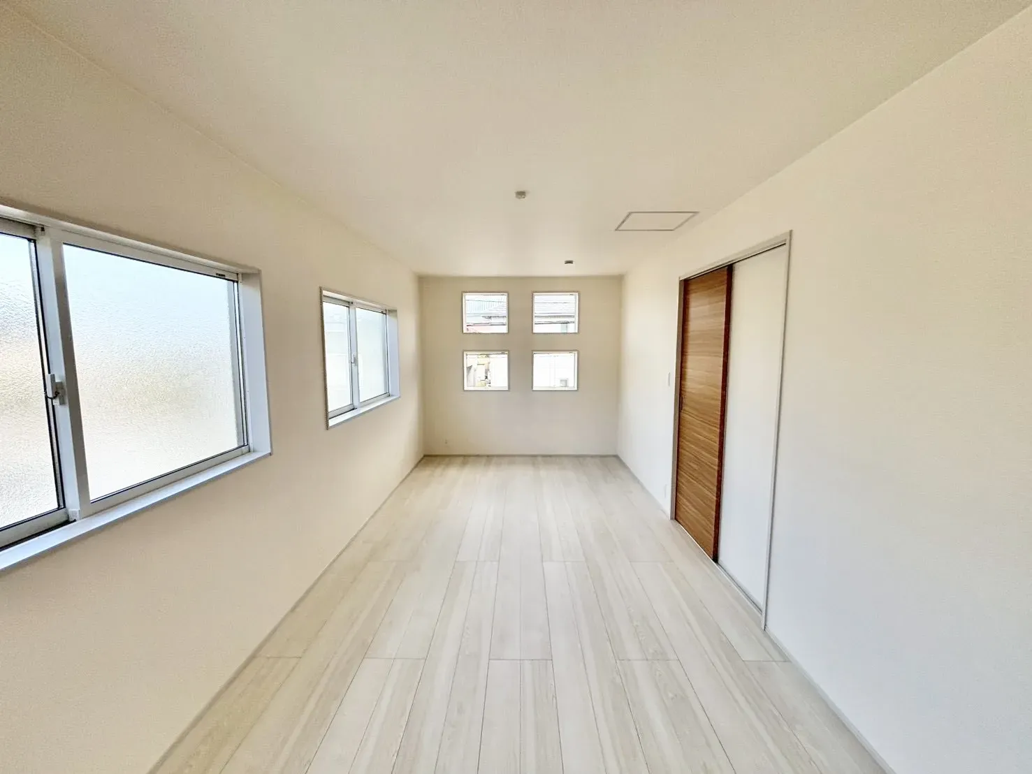 【洋室9.96帖 | 2号棟】