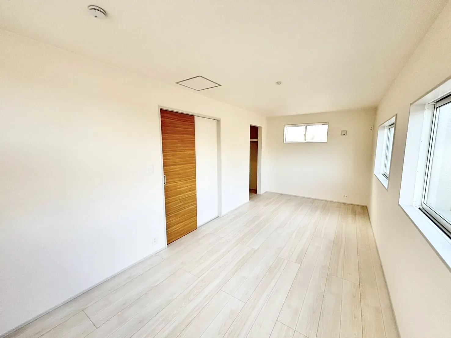 【洋室9.96帖 | 2号棟】