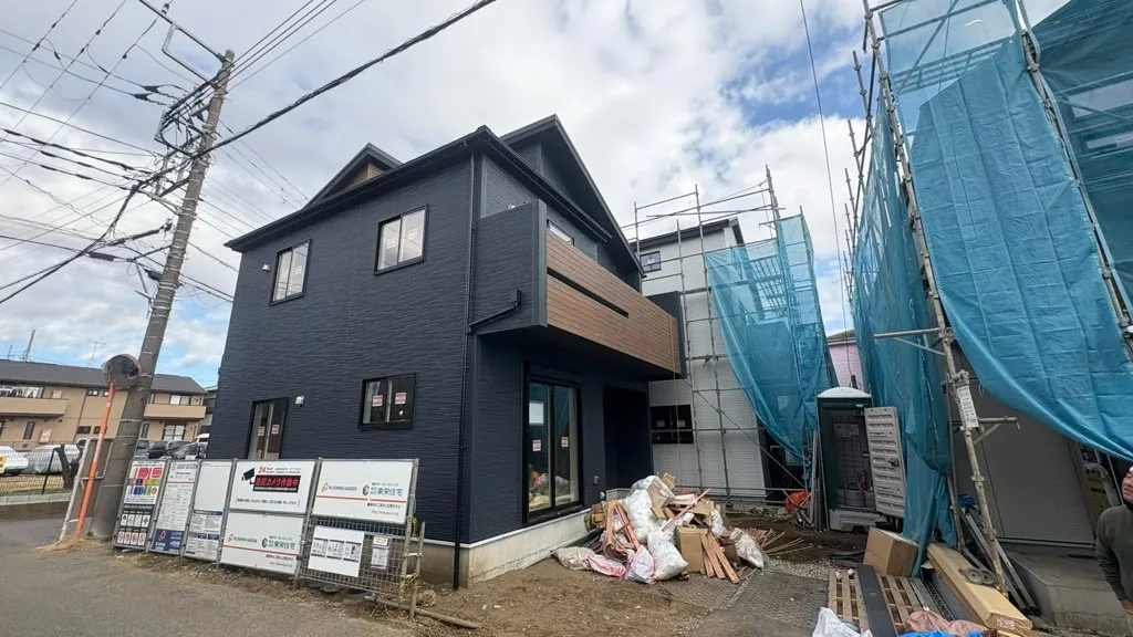 2号棟:人気の玄関吹抜を採用!光の差し込む広い空間を演出しております!