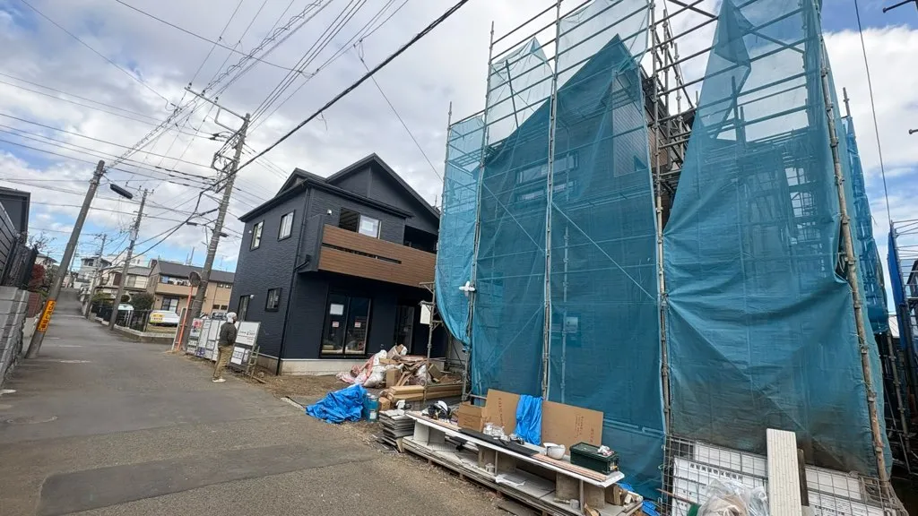 3号棟:玄関には備蓄倉庫を設置!災害に備えて防犯グッズを揃えられます!