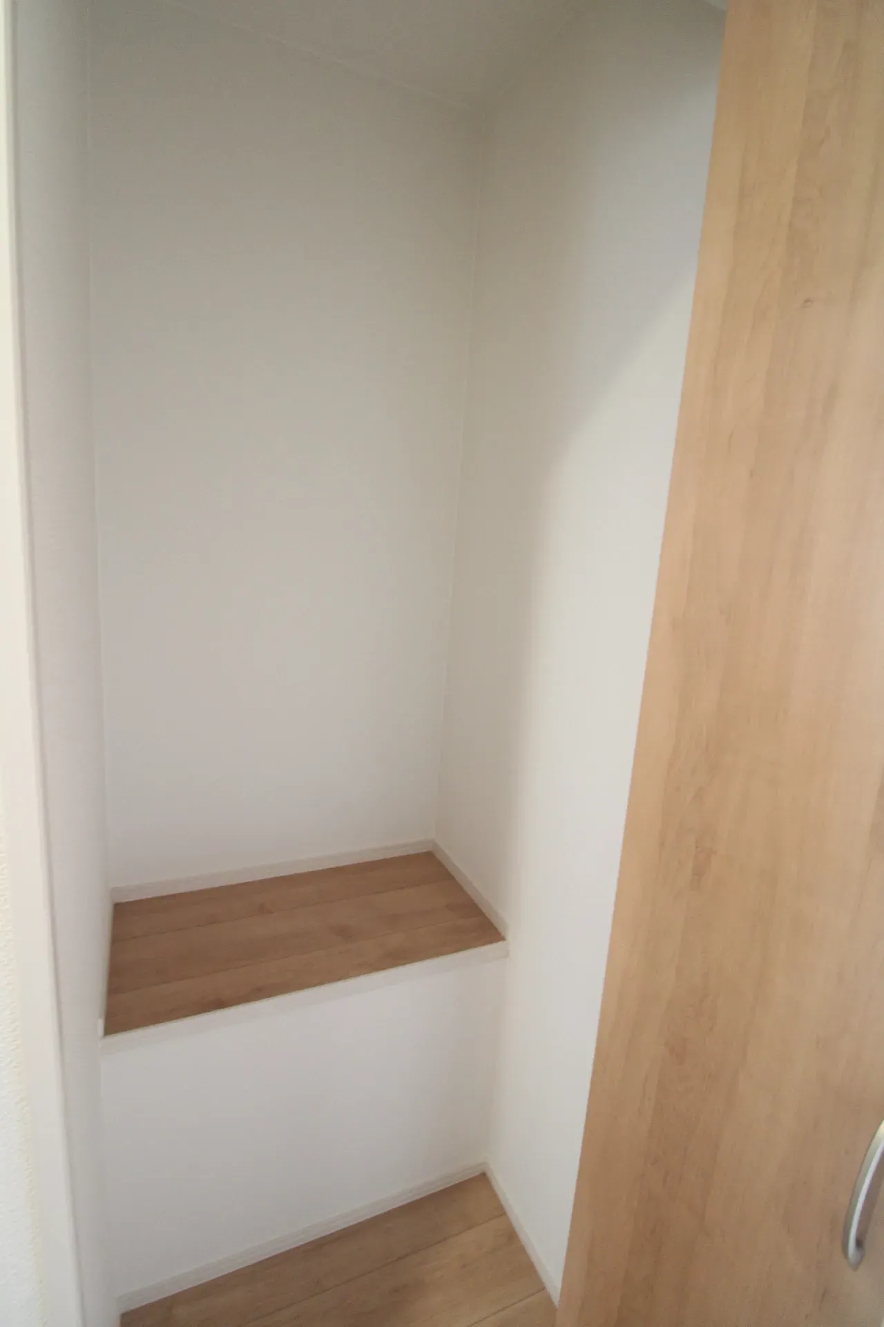 2階廊下収納