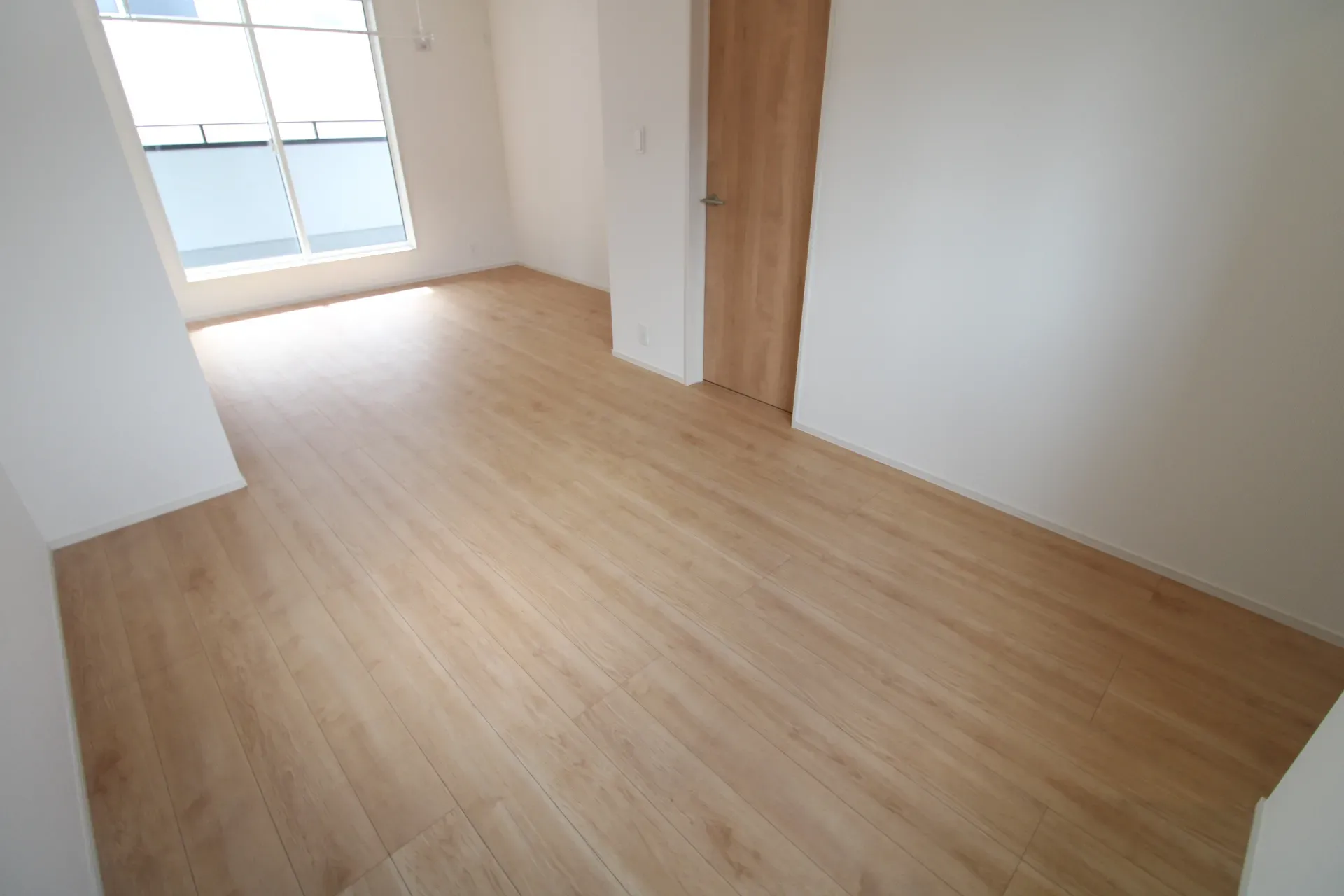 洋室(5.25帖+5.67帖)