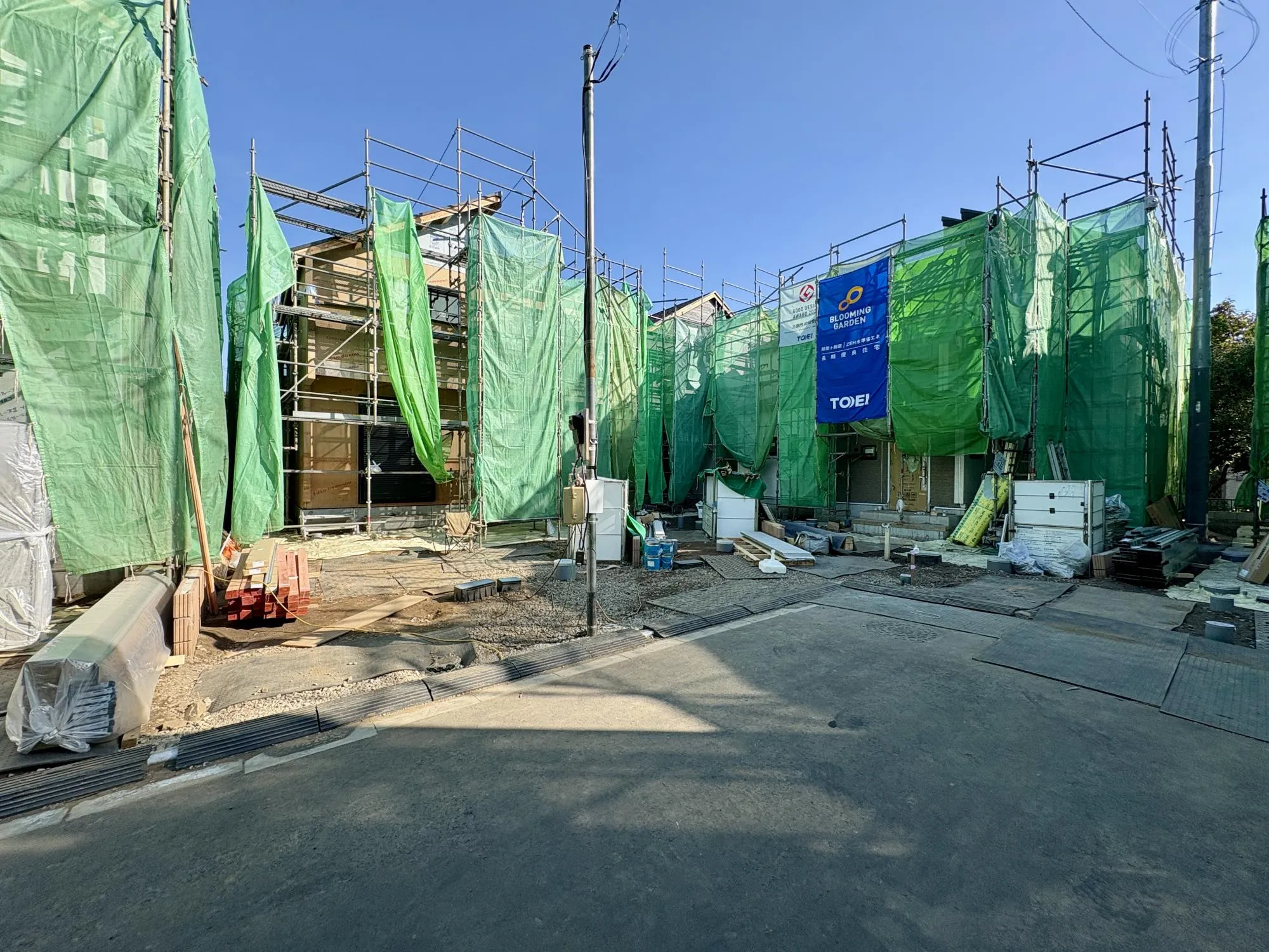 【前面道路含む現地写真】