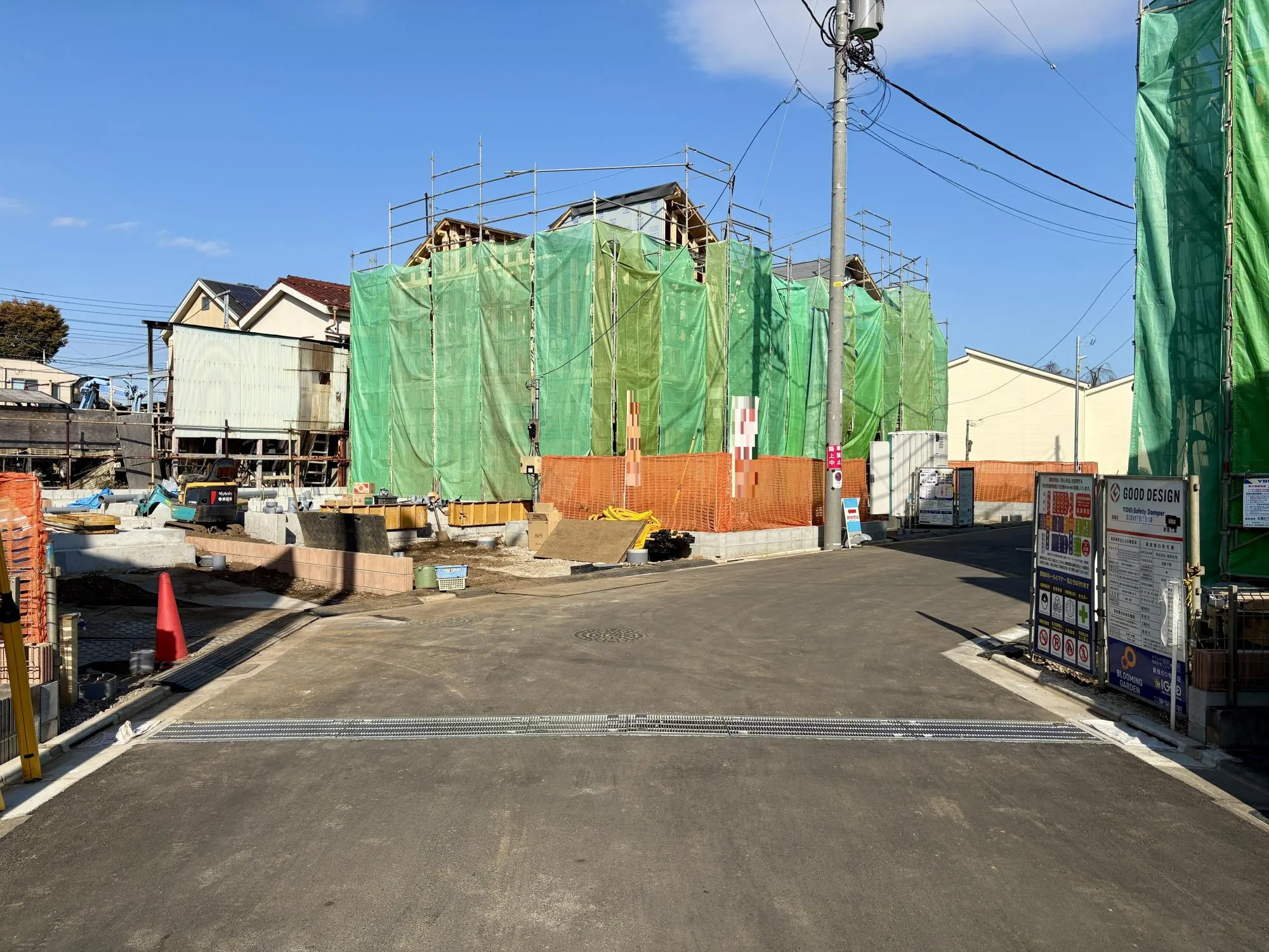 【前面道路含む現地写真】