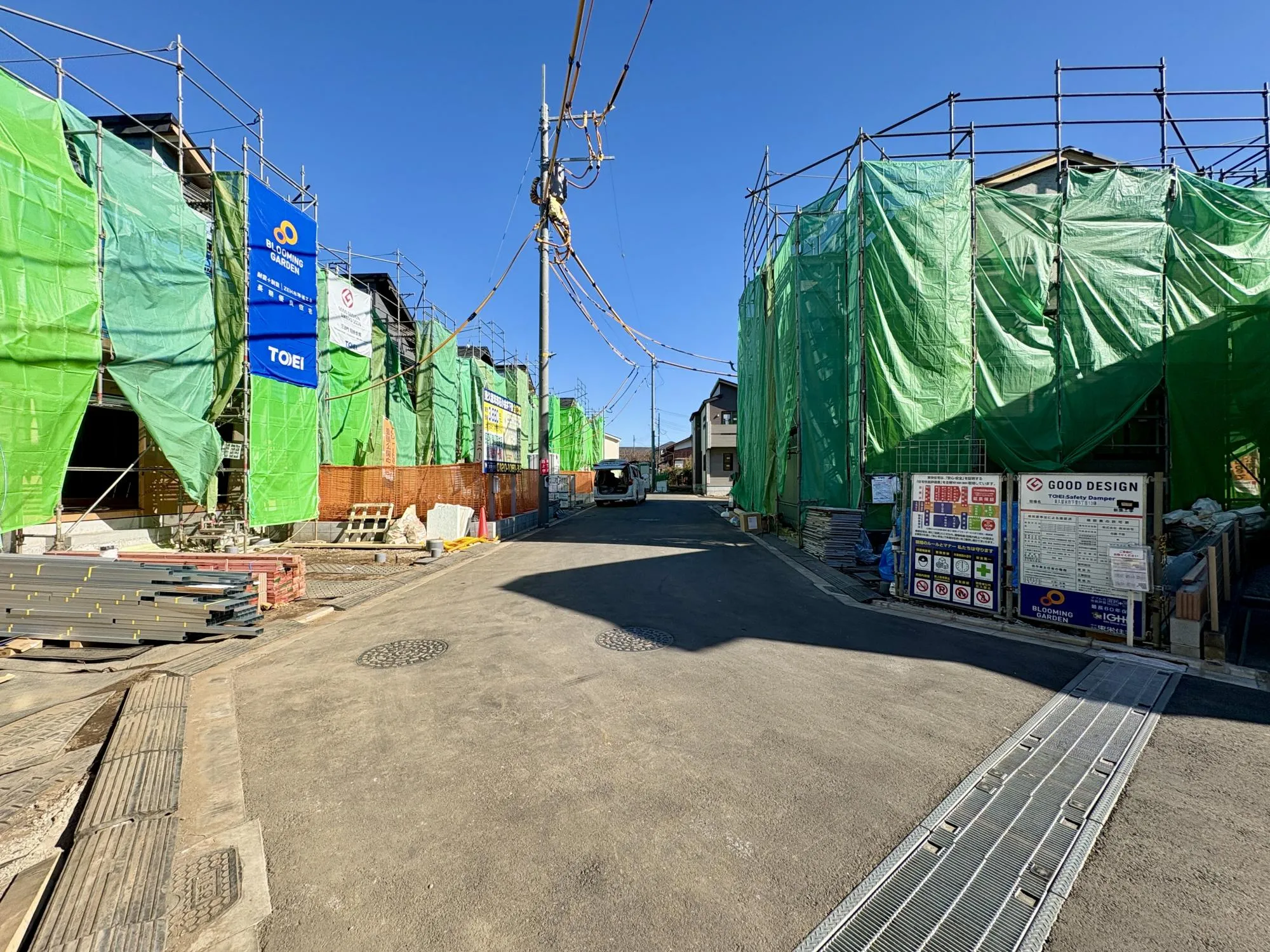 【前面道路含む現地写真】