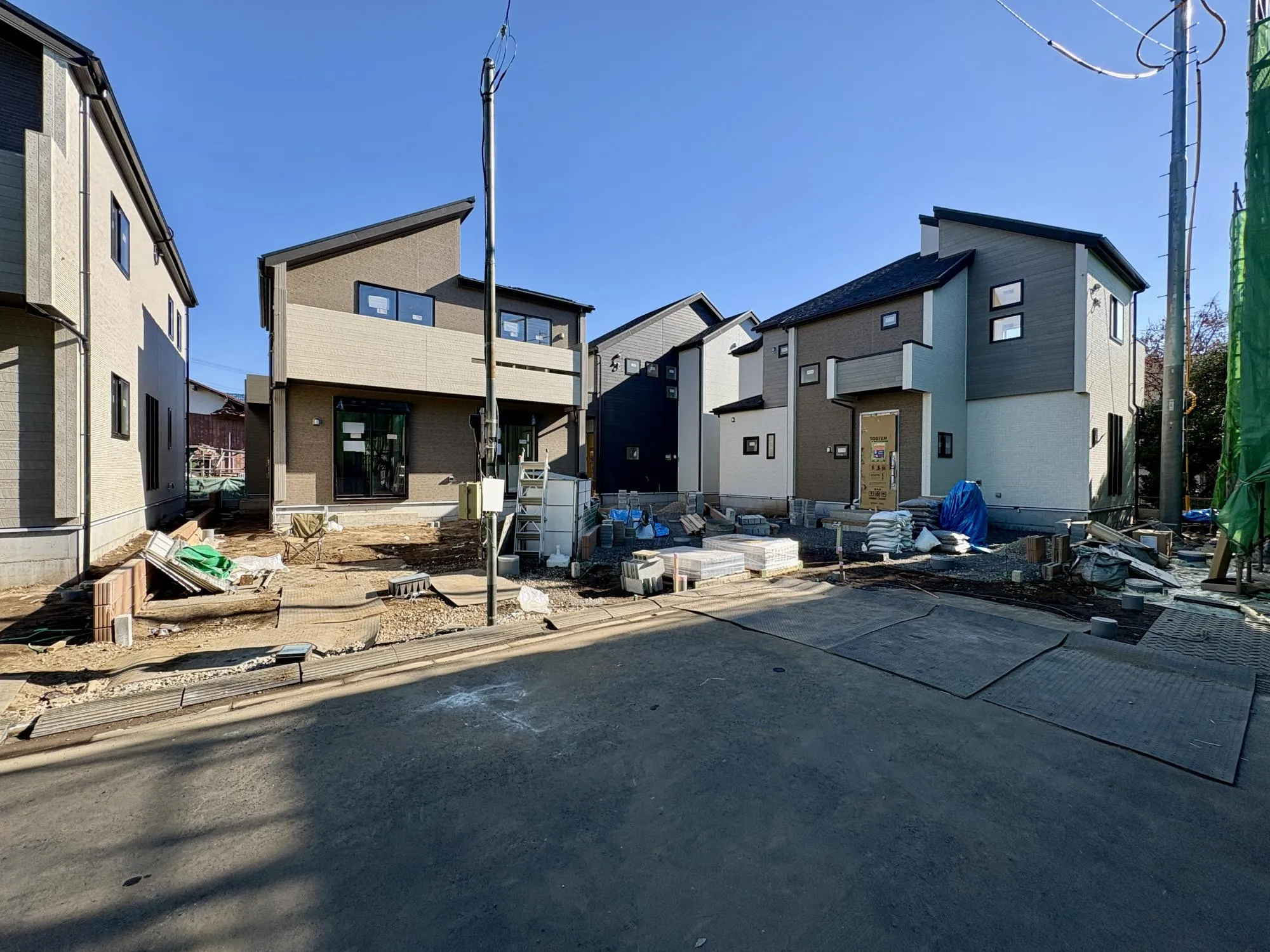 【前面道路含む現地写真】