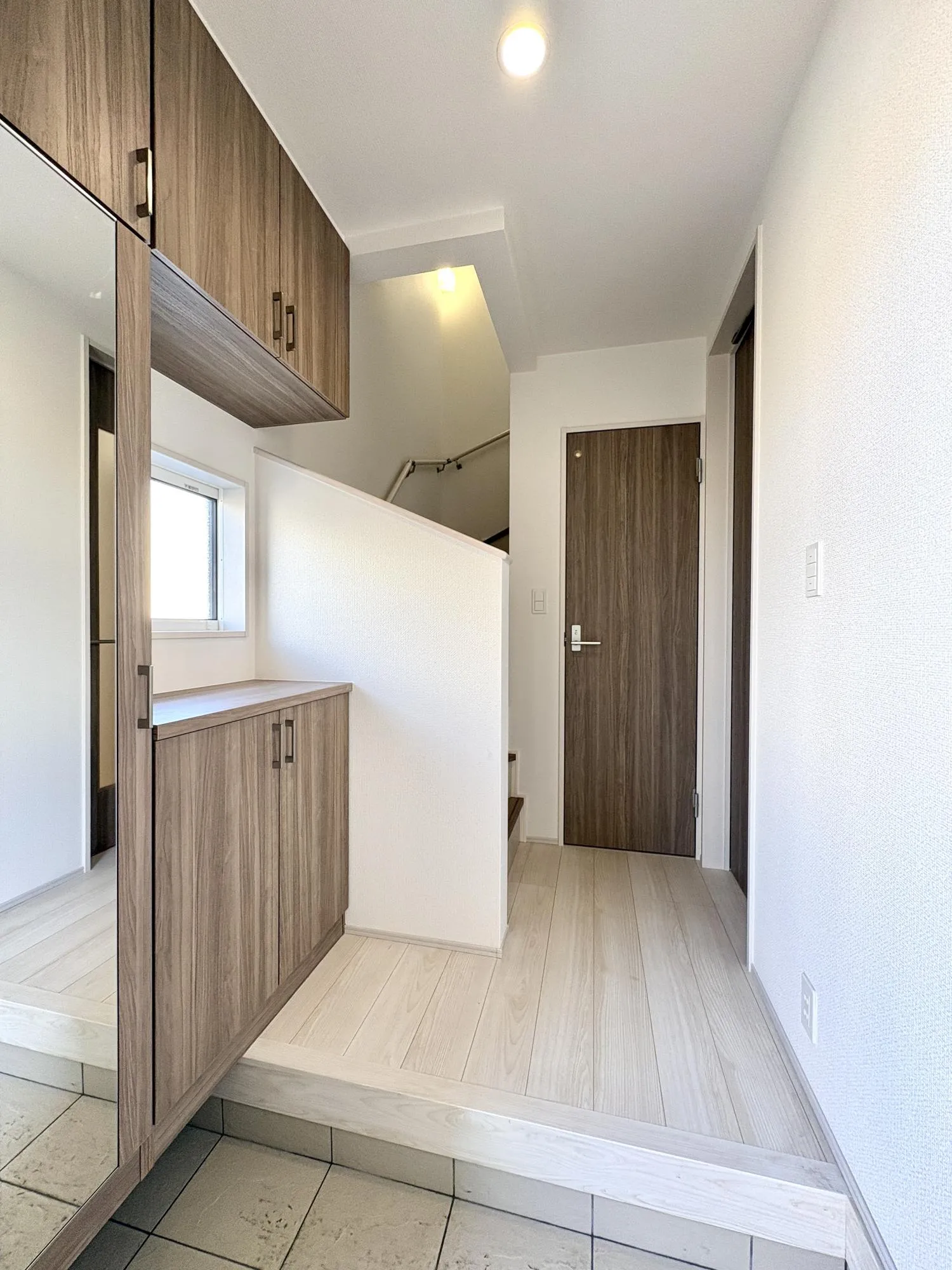 【7号棟/玄関】