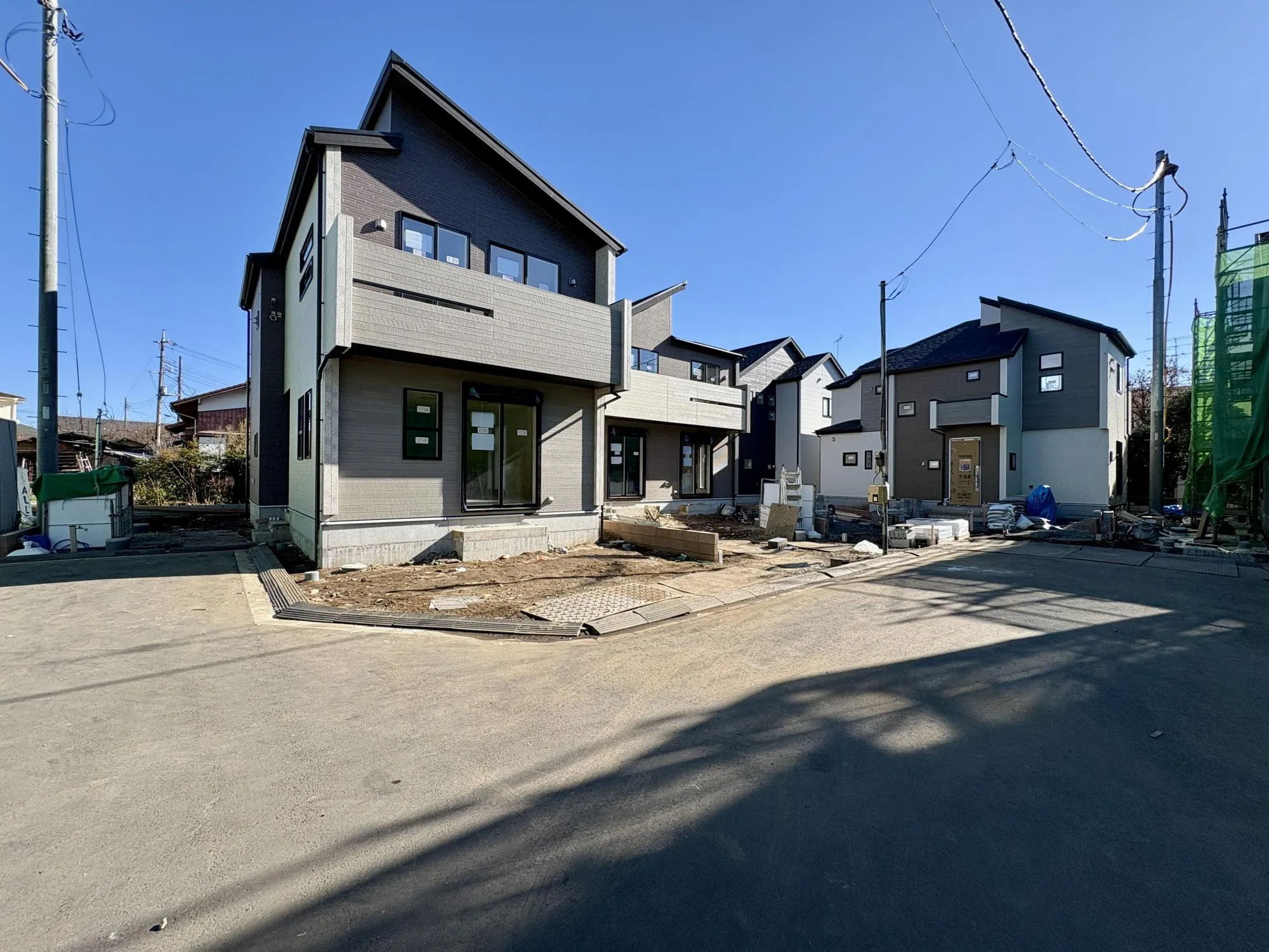 【前面道路含む現地写真】