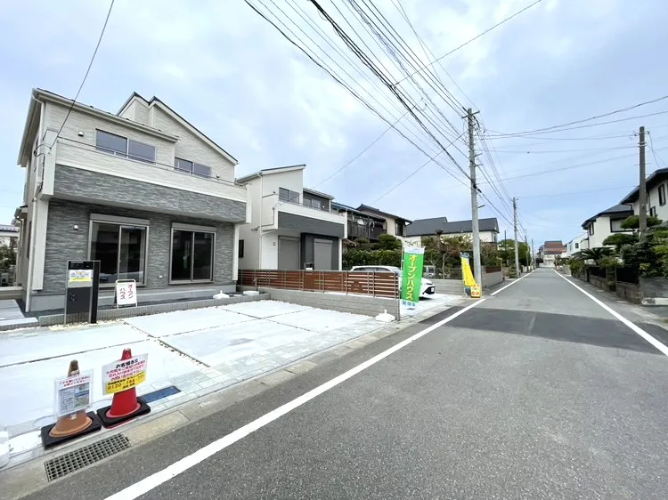 1号棟 外観 ※奥は2号棟・販売済