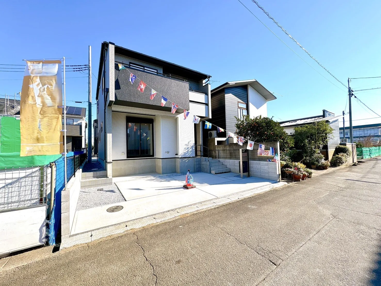 【販売現地】南道路の為、全棟陽当たり良好♪