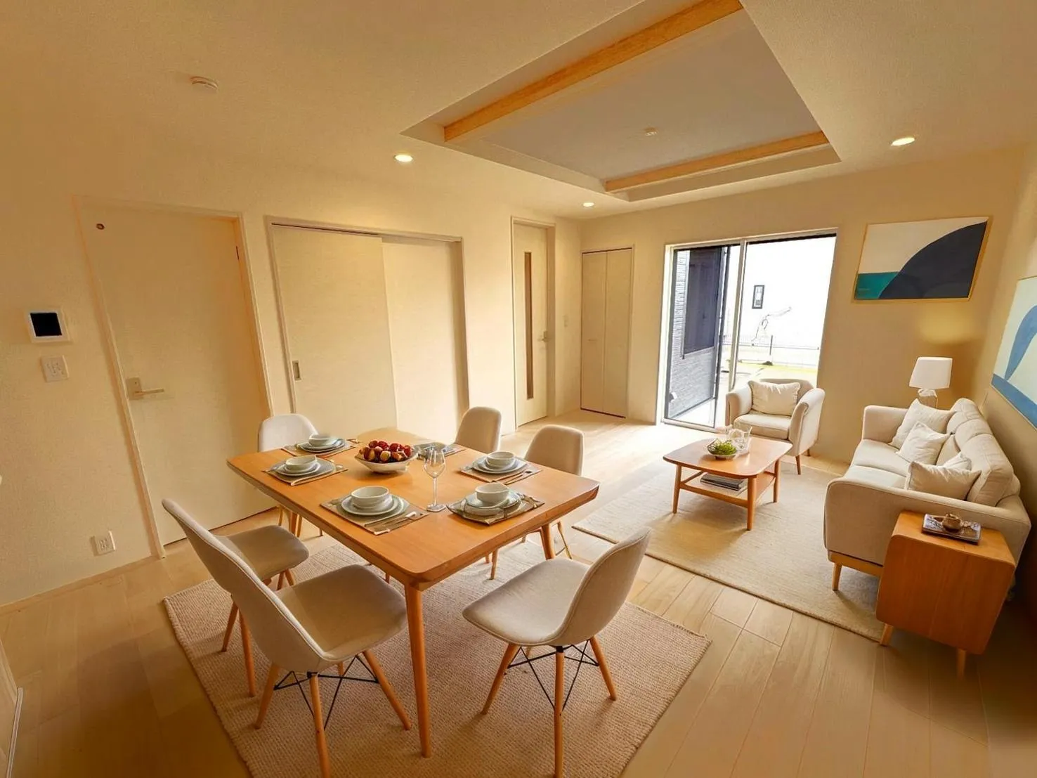 【リビング】ゆったりリビング!シャッター、折上天井と設備も充実です♪