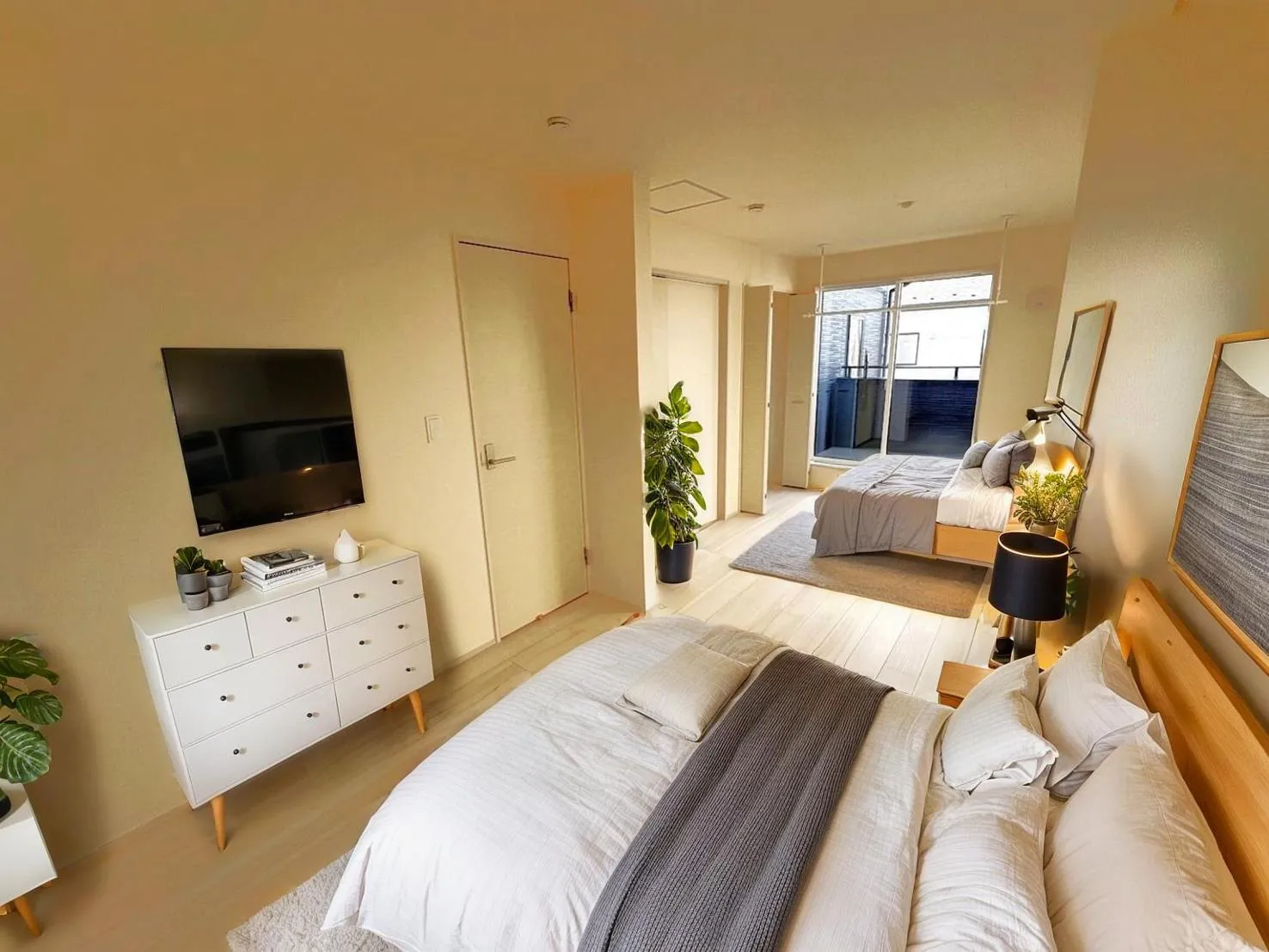 【主寝室】10帖以上の広いお部屋です♪2つの部屋にアレンジできるフレキシブルルーム