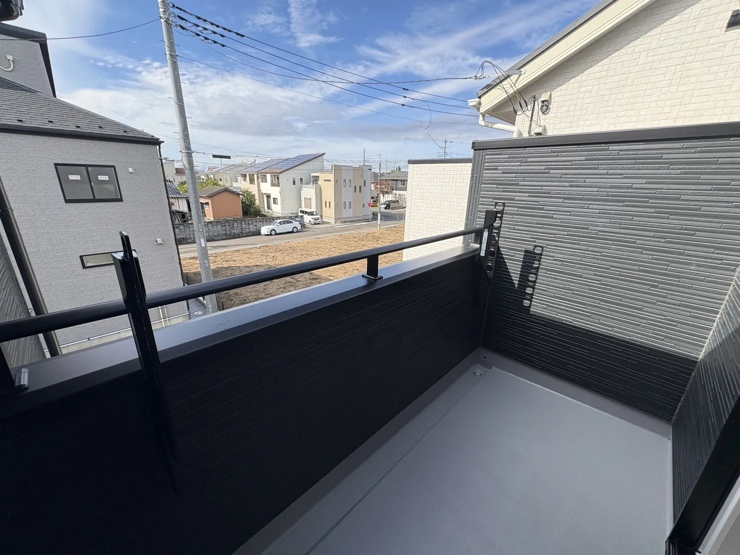 【バルコニー】便利で広々としたバルコニー日当たり良好です♪