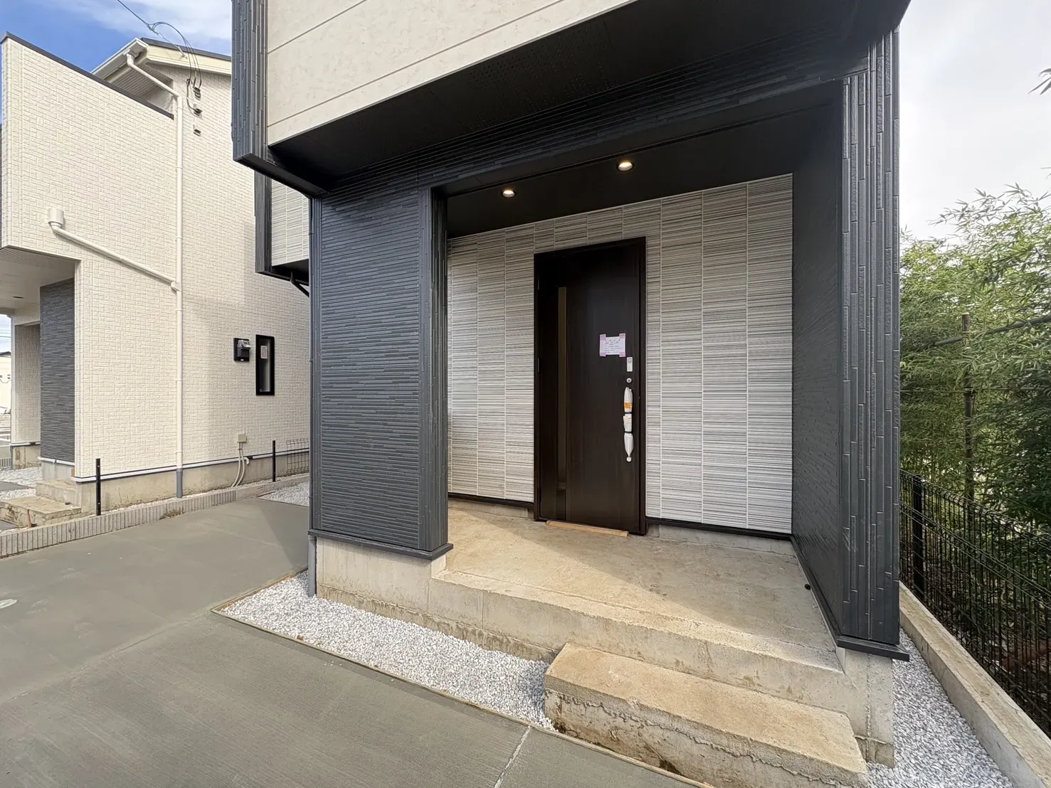 【玄関設備】らくらく施解錠のスマートキーです♪