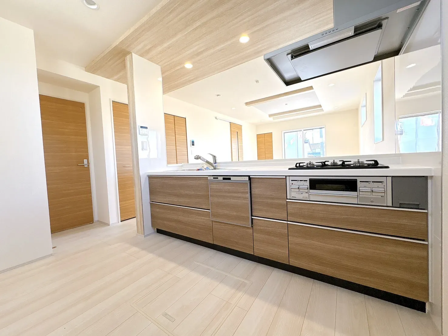 【キッチン】食洗器乾燥機、浄水器蛇口の設備充実の広々としたシステムキッチンです♪