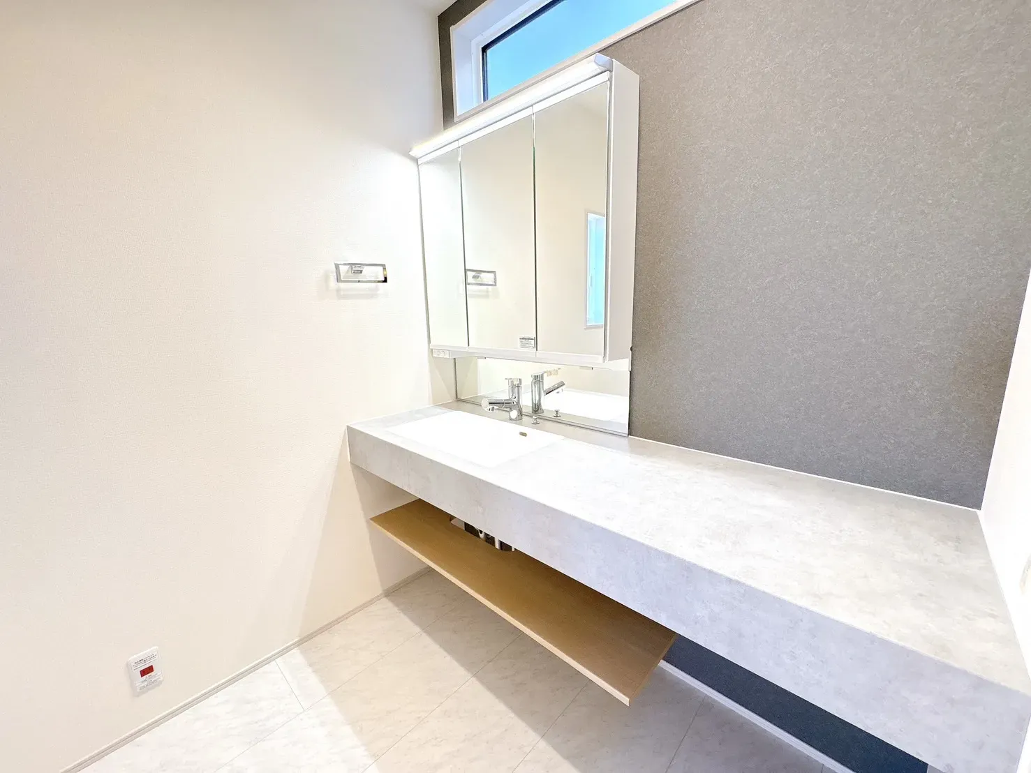 【脱衣所】洗練されたデザイン+清潔感うを保ちやすいフルフラットカウンター♪