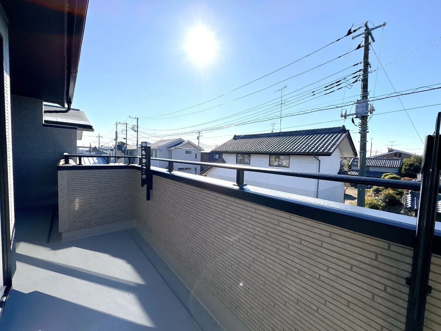 【バルコニー】便利で広々としたバルコニー日当たり良好です♪