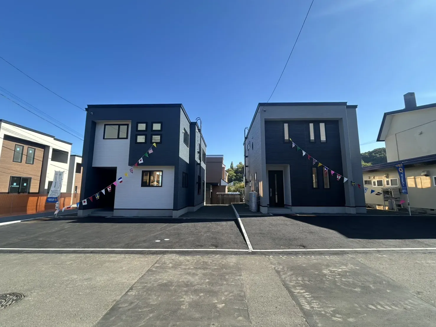 1号棟(左)、2号棟(右)