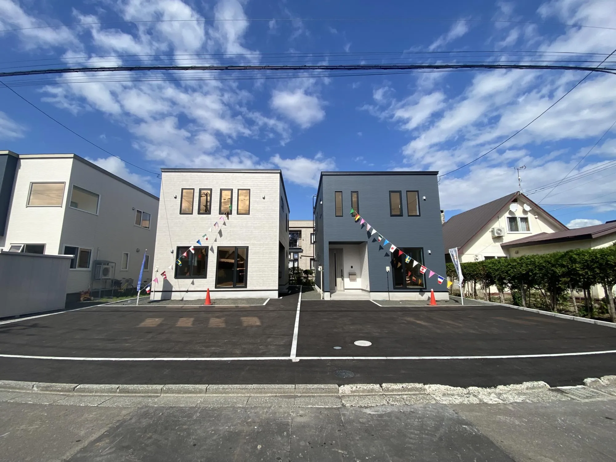 1号棟(左)、2号棟(右)