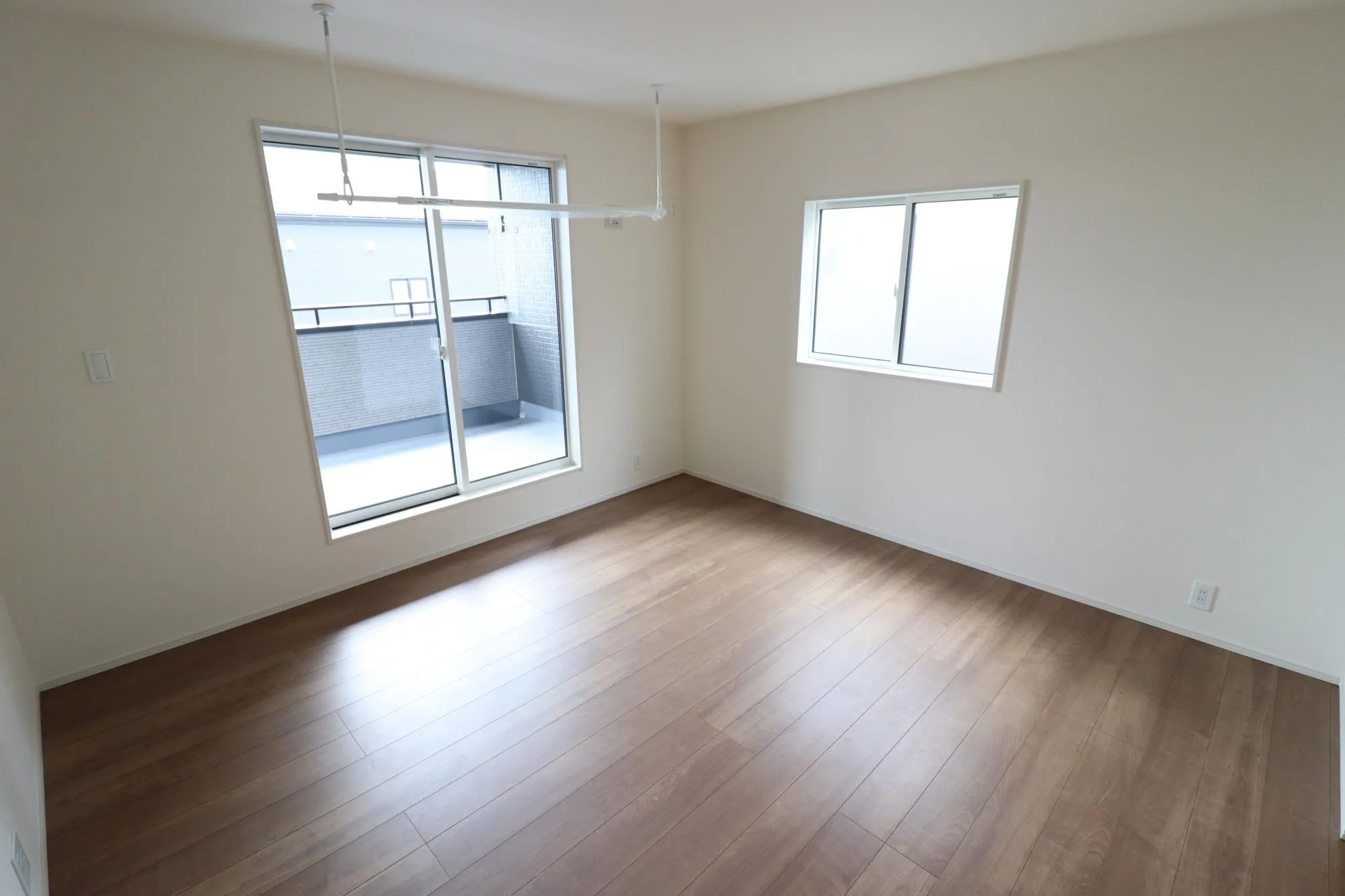 【洋室(8.0帖)/2号棟】