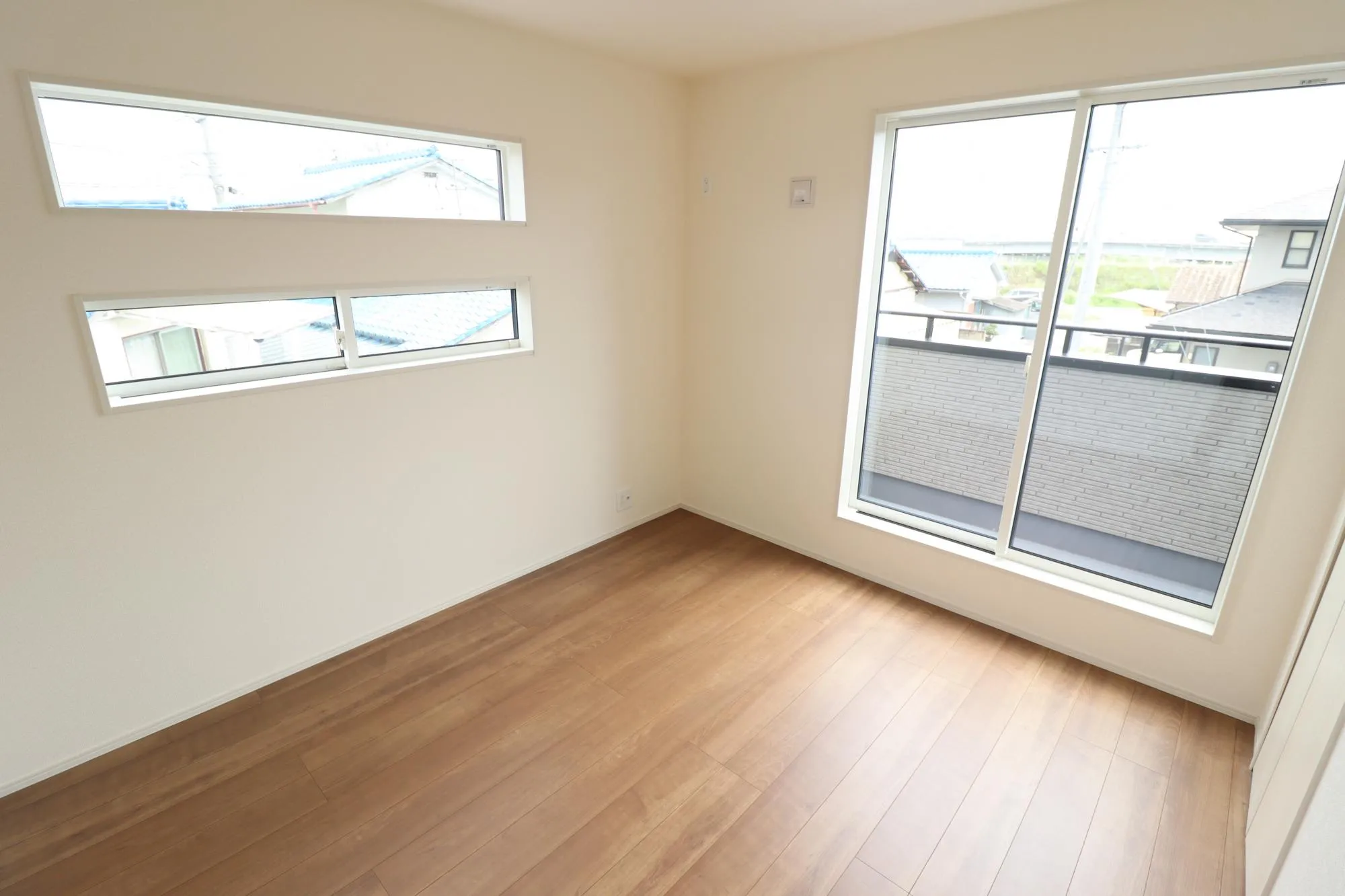 【洋室(5.5帖)/2号棟】