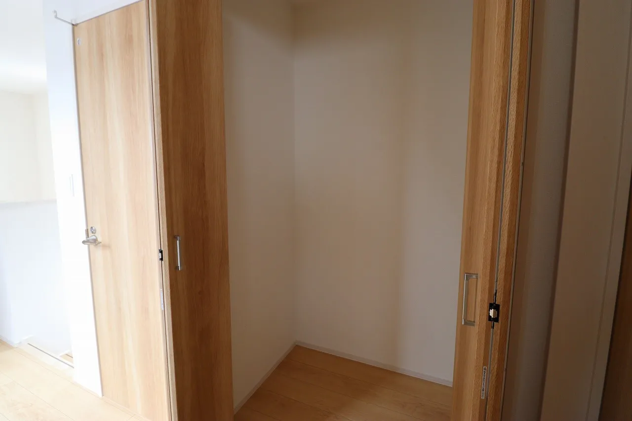 ①号棟　2階廊下収納