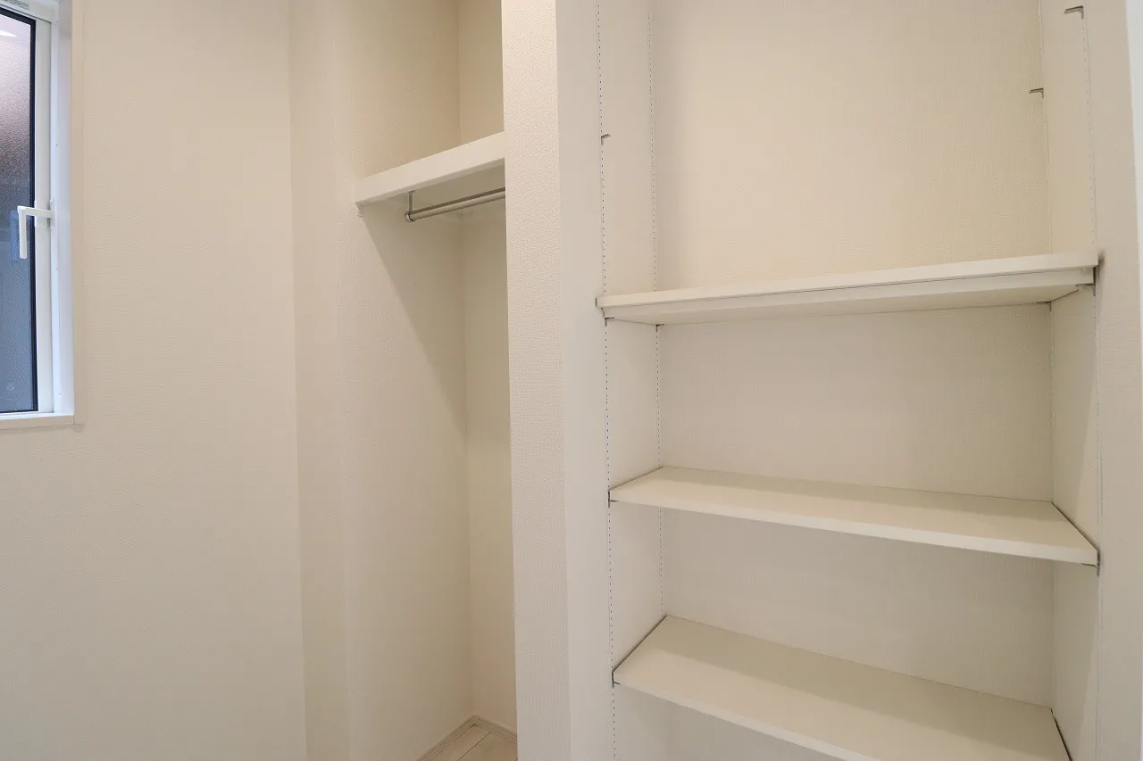 ②号棟　LDK収納