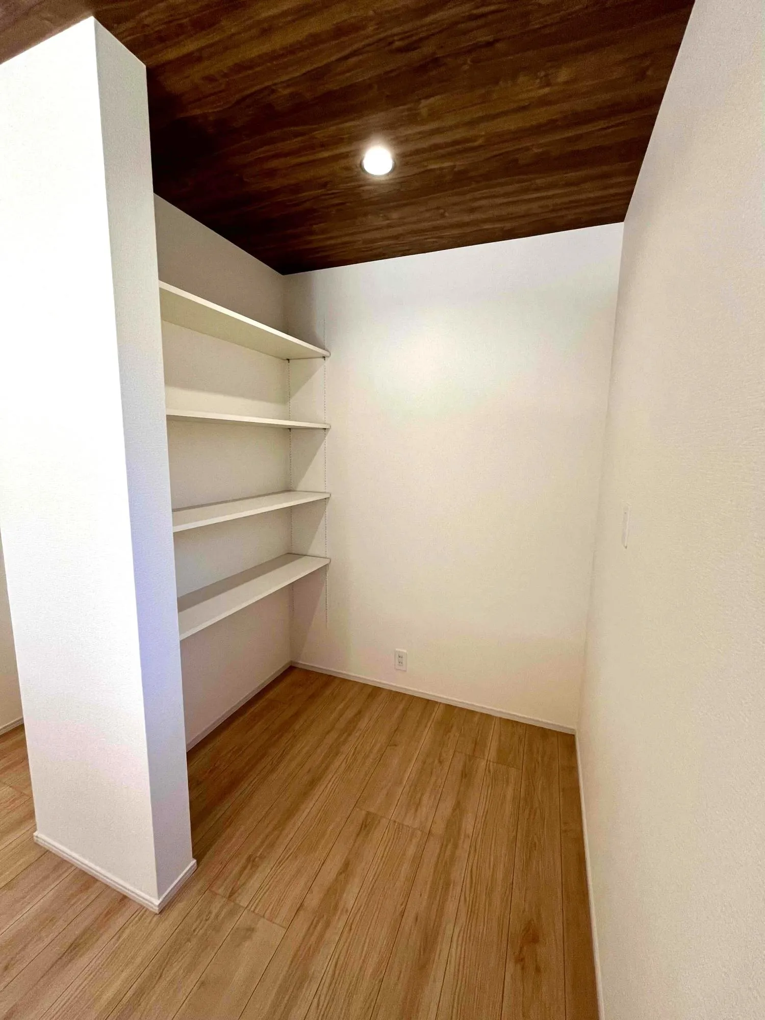 2号棟　パントリー