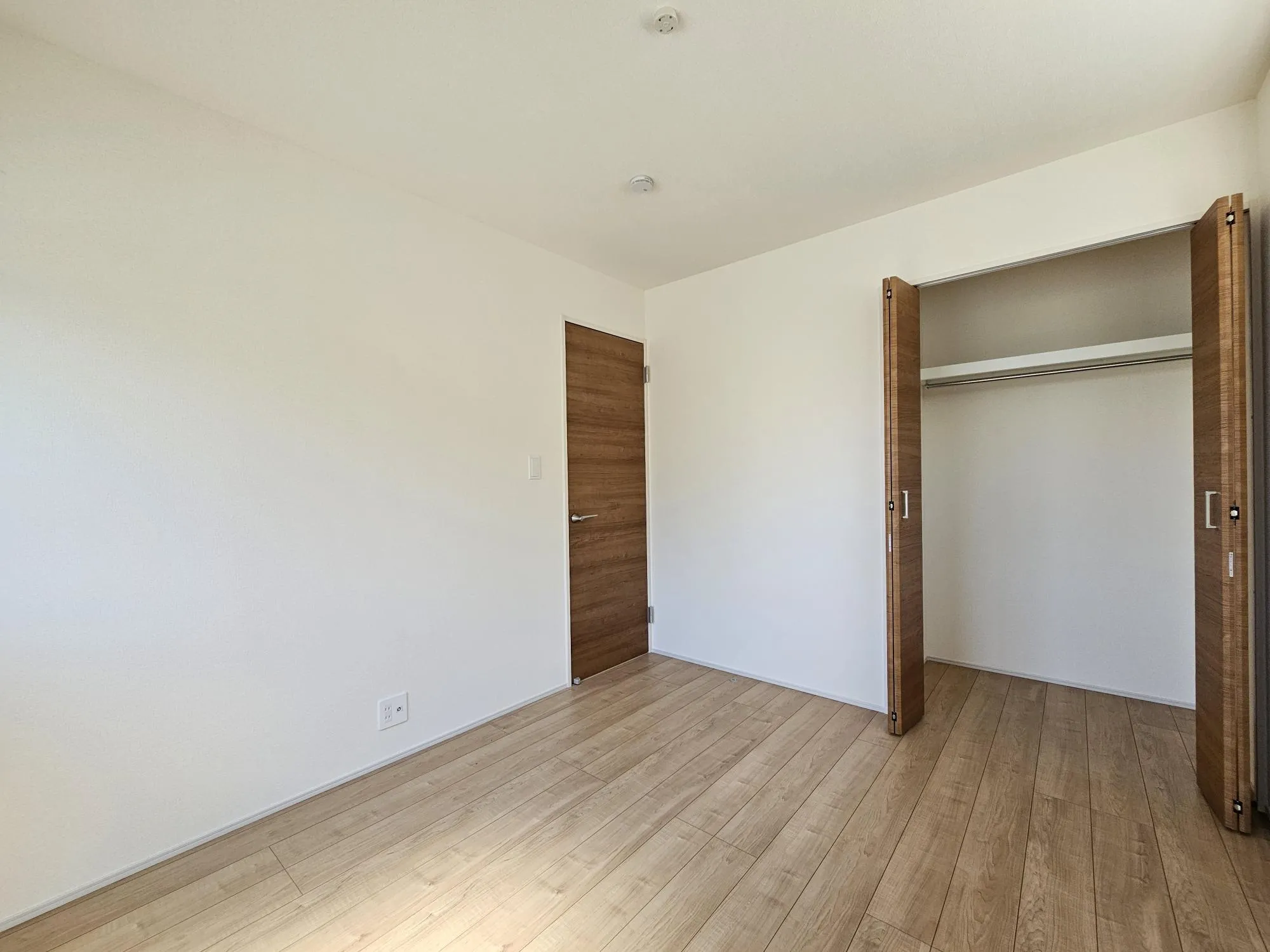 1号棟　北側洋室(5.25帖)