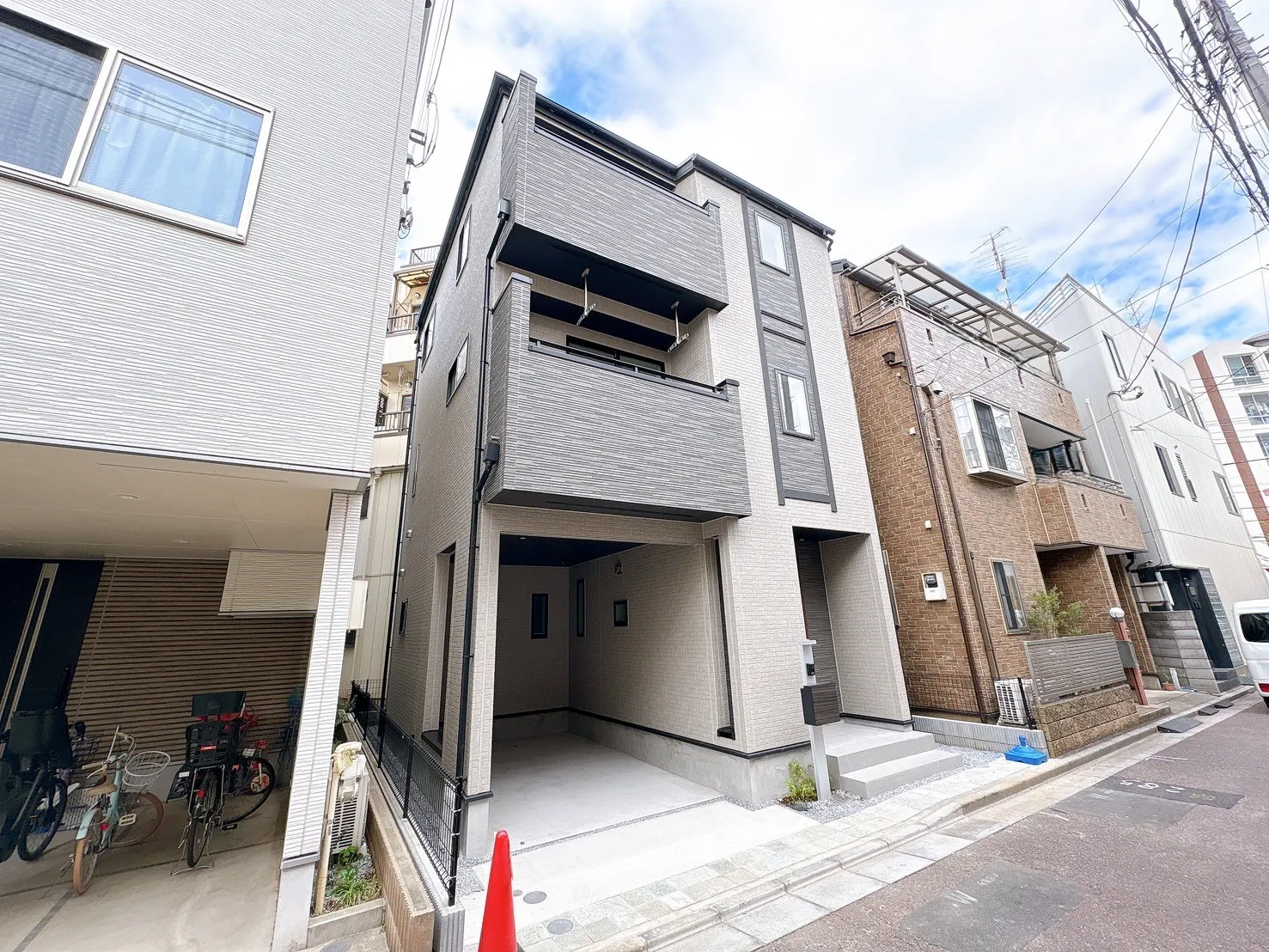 【販売現地】駅、商業施設徒歩圏内♪