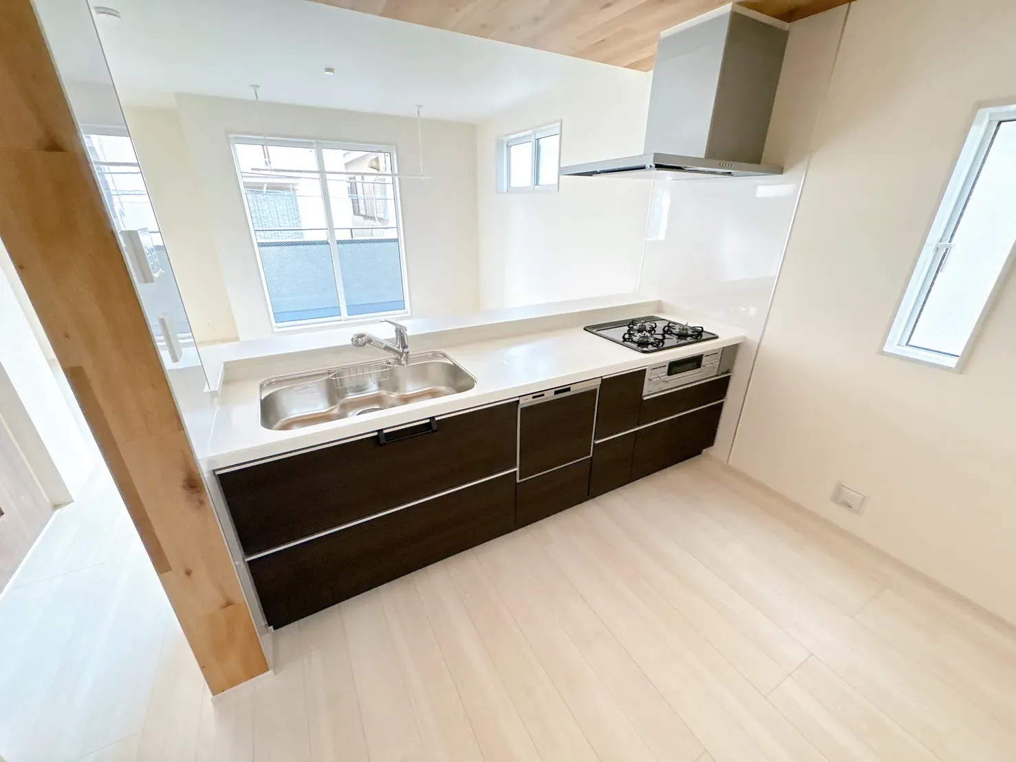 【キッチン】食洗器乾燥機、浄水器蛇口の設備充実の広々としたシステムキッチンです♪