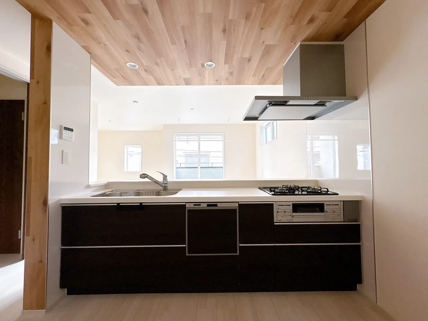 【キッチン】リビング全体が見渡せる対面キッチン♪