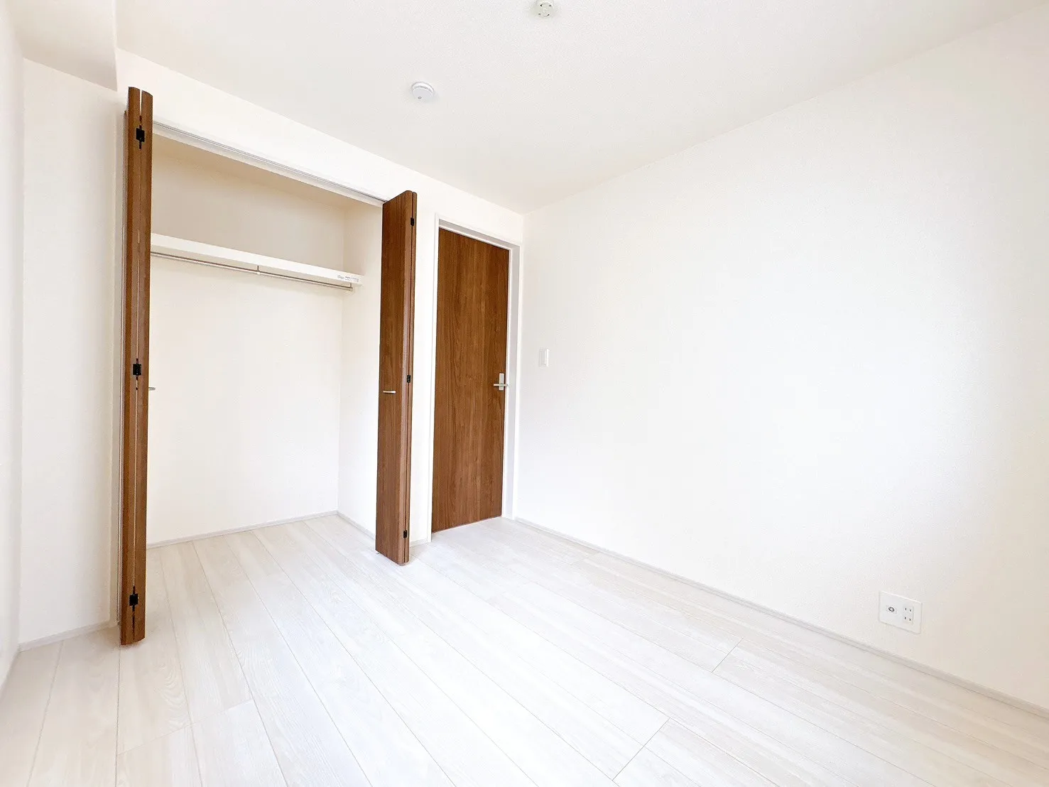 【洋室】使い勝手の良いサイズのお部屋です!様々な用途でご利用できます♪