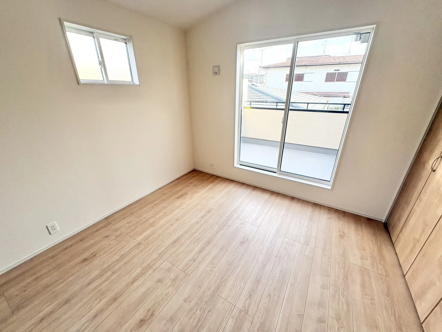 ☆1号棟　南東5.25畳洋室☆