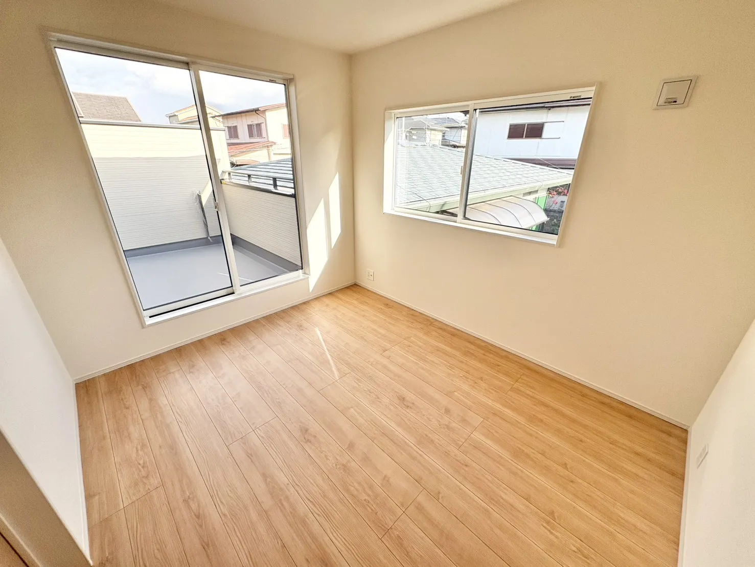 ☆1号棟　南5.25畳洋室☆