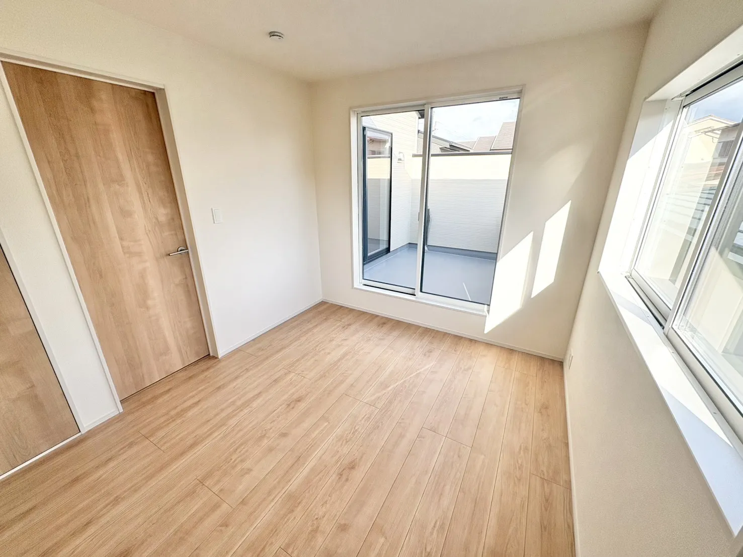 ☆1号棟　南5.25畳洋室☆