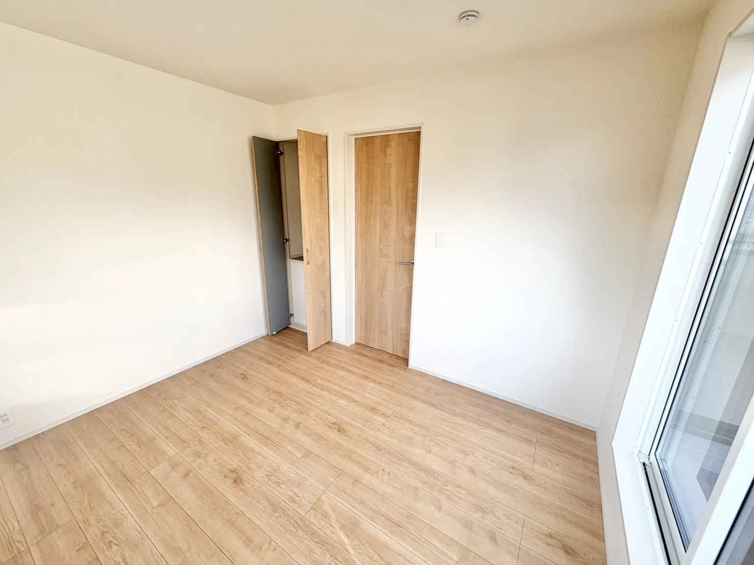 ☆1号棟　南5.25畳洋室☆